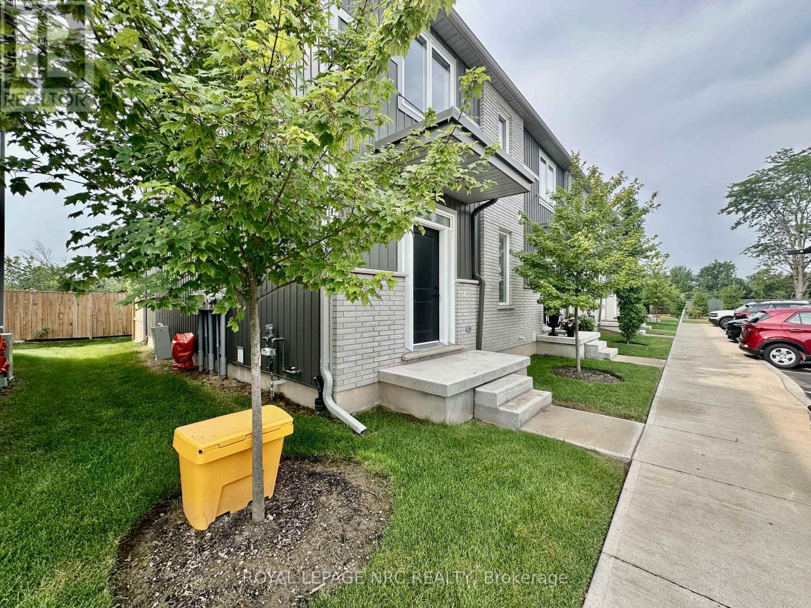 21 - 121a Moffatt Street, St. Catharines, Ontario  L2P 0G4 - Photo 1 - X13634012