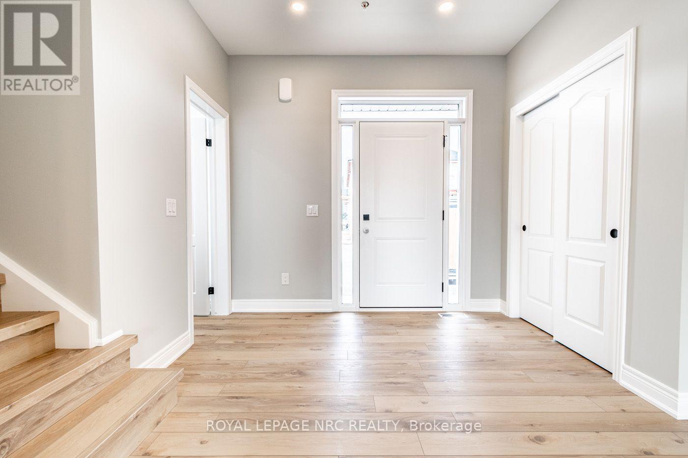21 - 121a Moffatt Street, St. Catharines, Ontario  L2P 0G4 - Photo 2 - X13634012