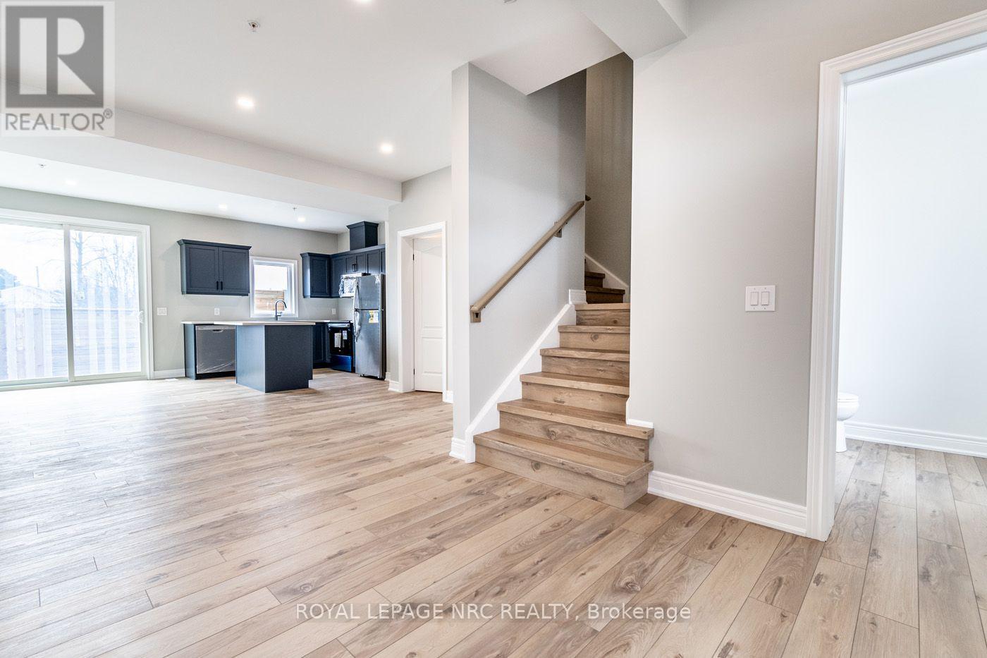 21 - 121a Moffatt Street, St. Catharines, Ontario  L2P 0G4 - Photo 3 - X13634012