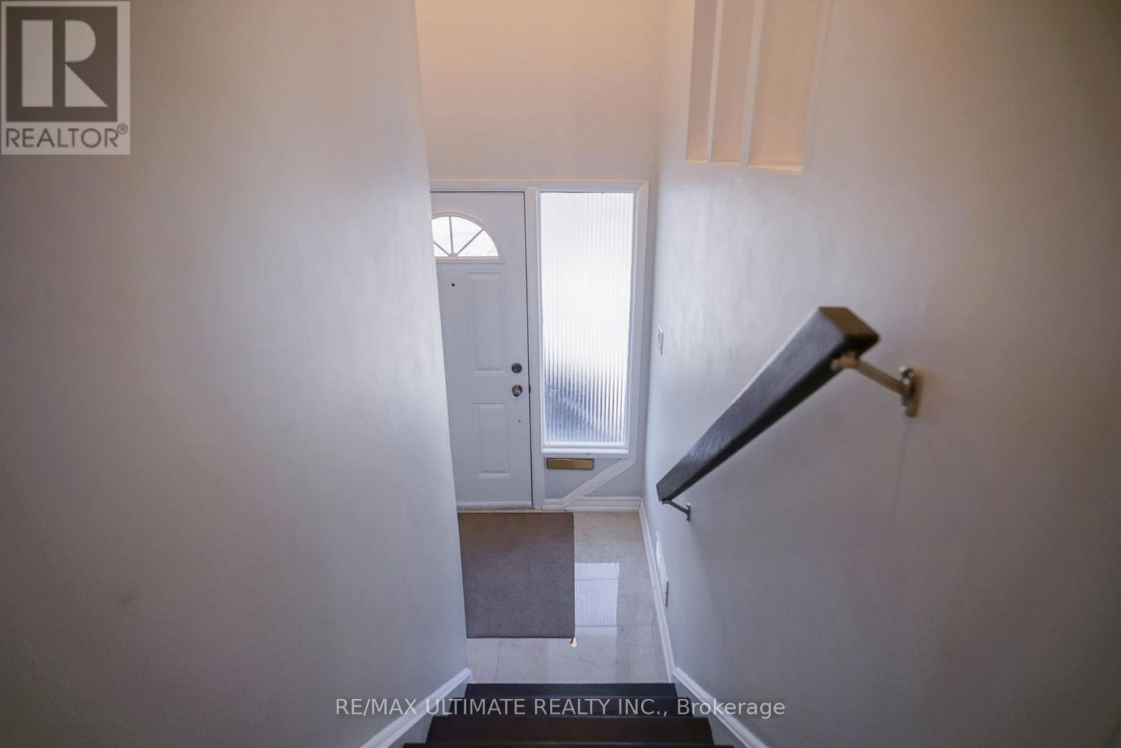 81 Flaming Rose Way, Toronto, Ontario  M2N 5W8 - Photo 3 - C13634088