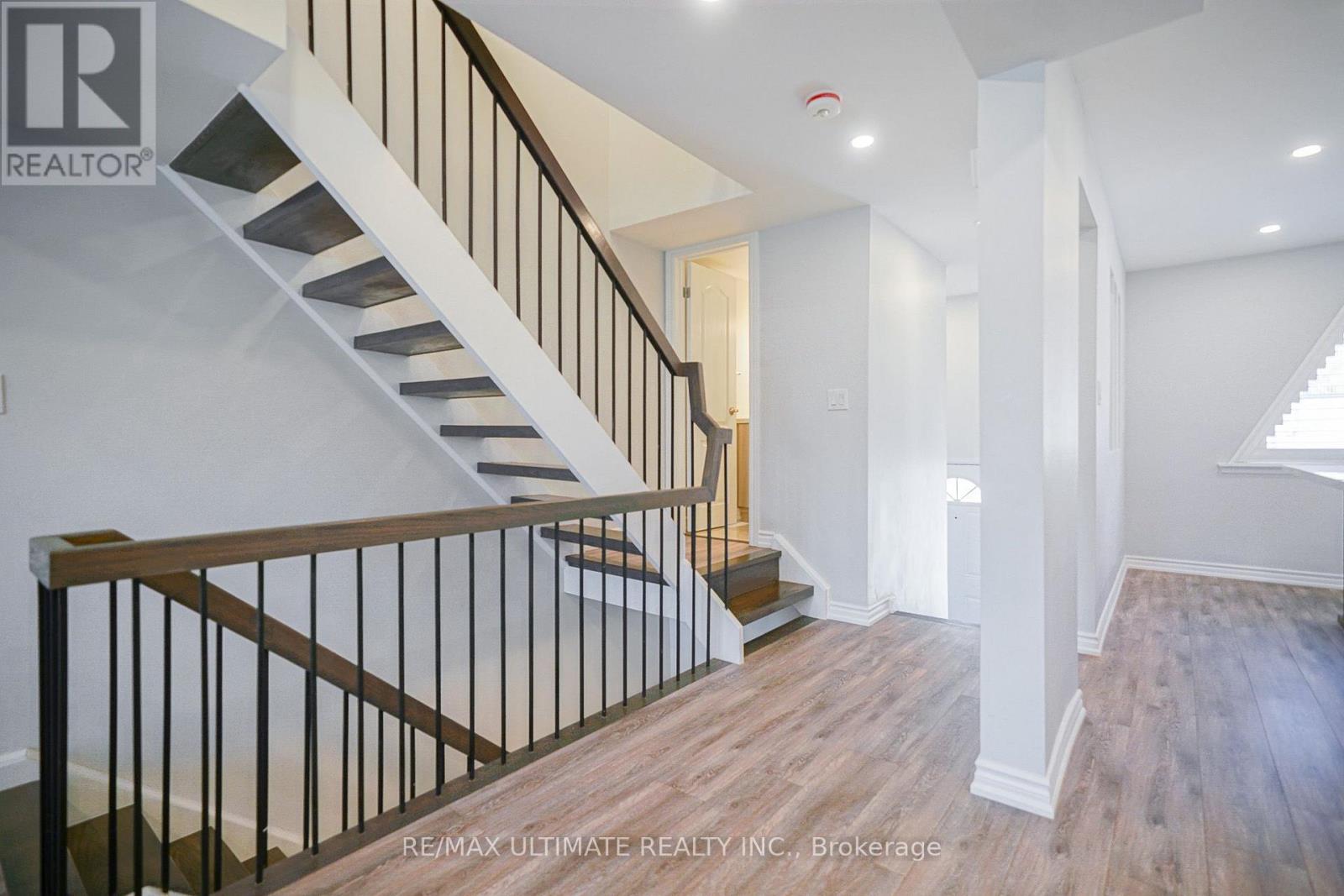 81 Flaming Rose Way, Toronto, Ontario  M2N 5W8 - Photo 4 - C13634088