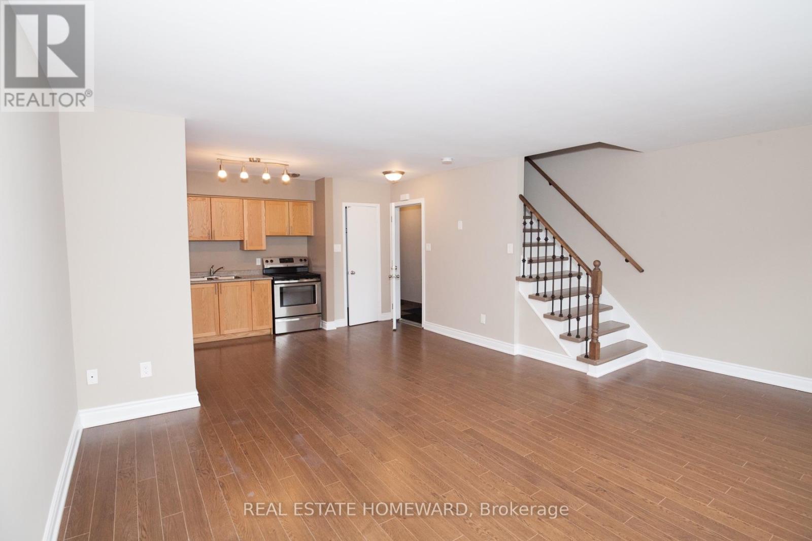 B - 920 Pape Avenue, Toronto, Ontario  M4K 3V2 - Photo 4 - E13634000