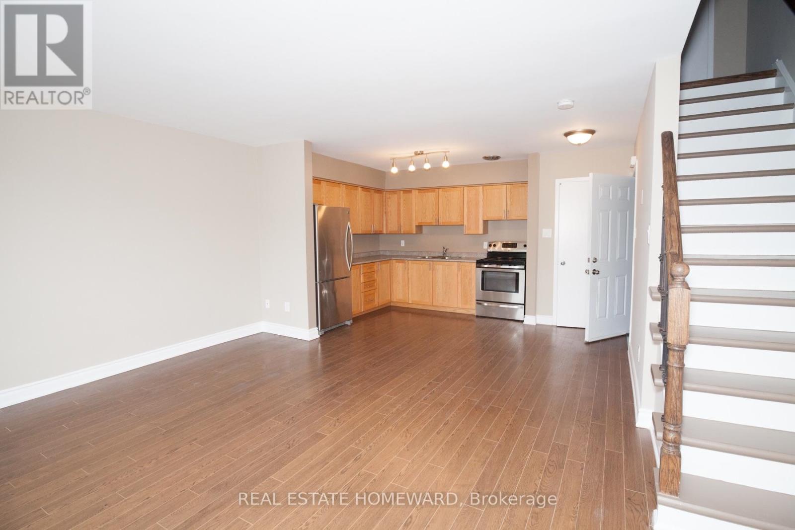 B - 920 Pape Avenue, Toronto, Ontario  M4K 3V2 - Photo 5 - E13634000