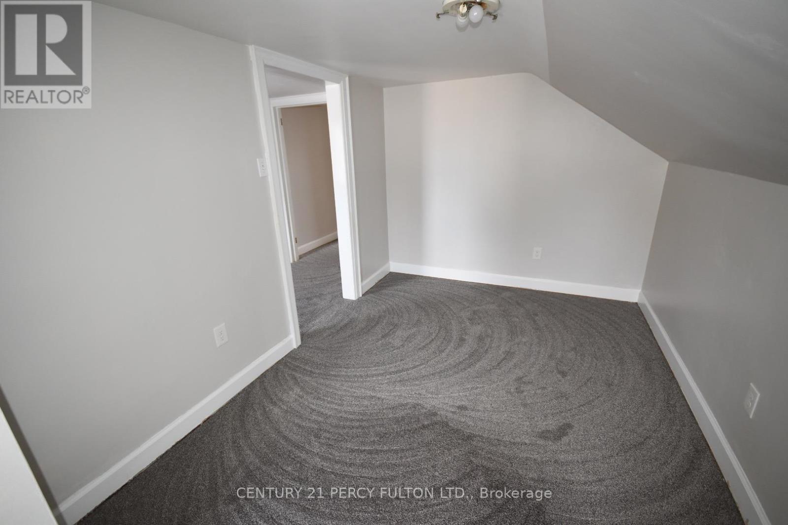 361 Bond Street E, Oshawa, Ontario L1G 1B6 - Photo 2 - E13634098