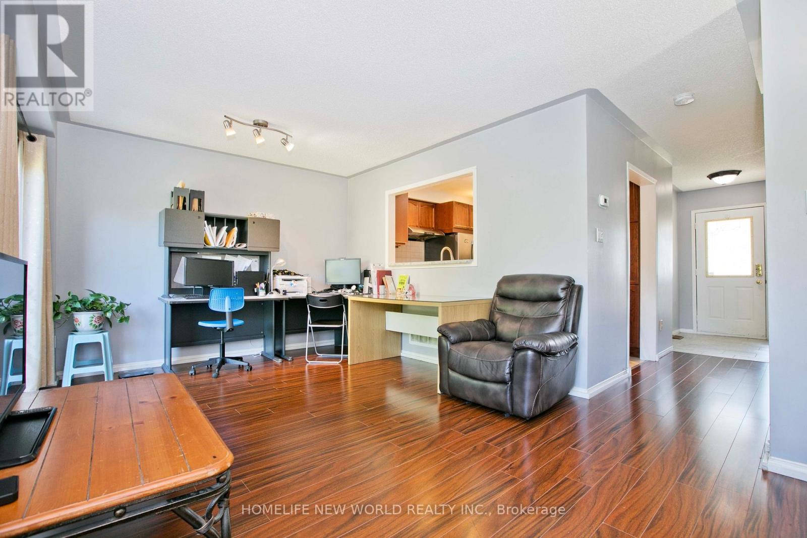 1814 Woodgate Court, Oshawa, Ontario  L1G 7Z1 - Photo 2 - E13634160