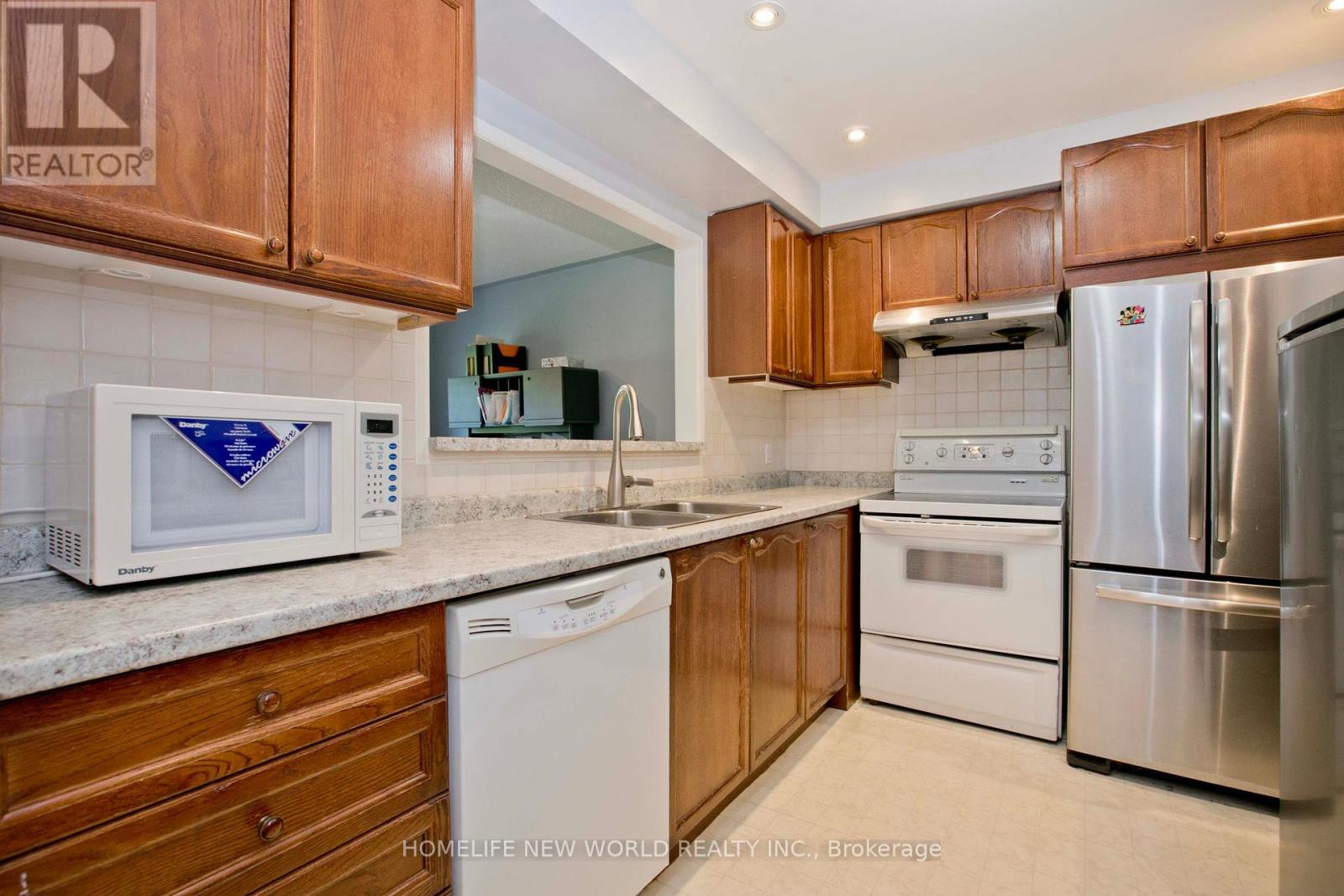 1814 Woodgate Court, Oshawa, Ontario  L1G 7Z1 - Photo 6 - E13634160