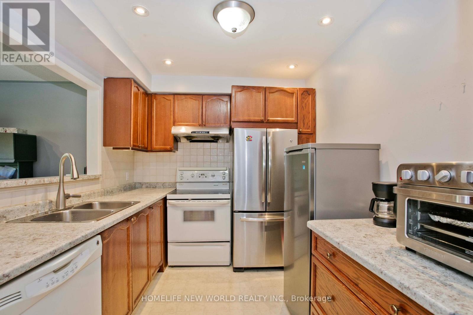 1814 Woodgate Court, Oshawa, Ontario  L1G 7Z1 - Photo 8 - E13634160