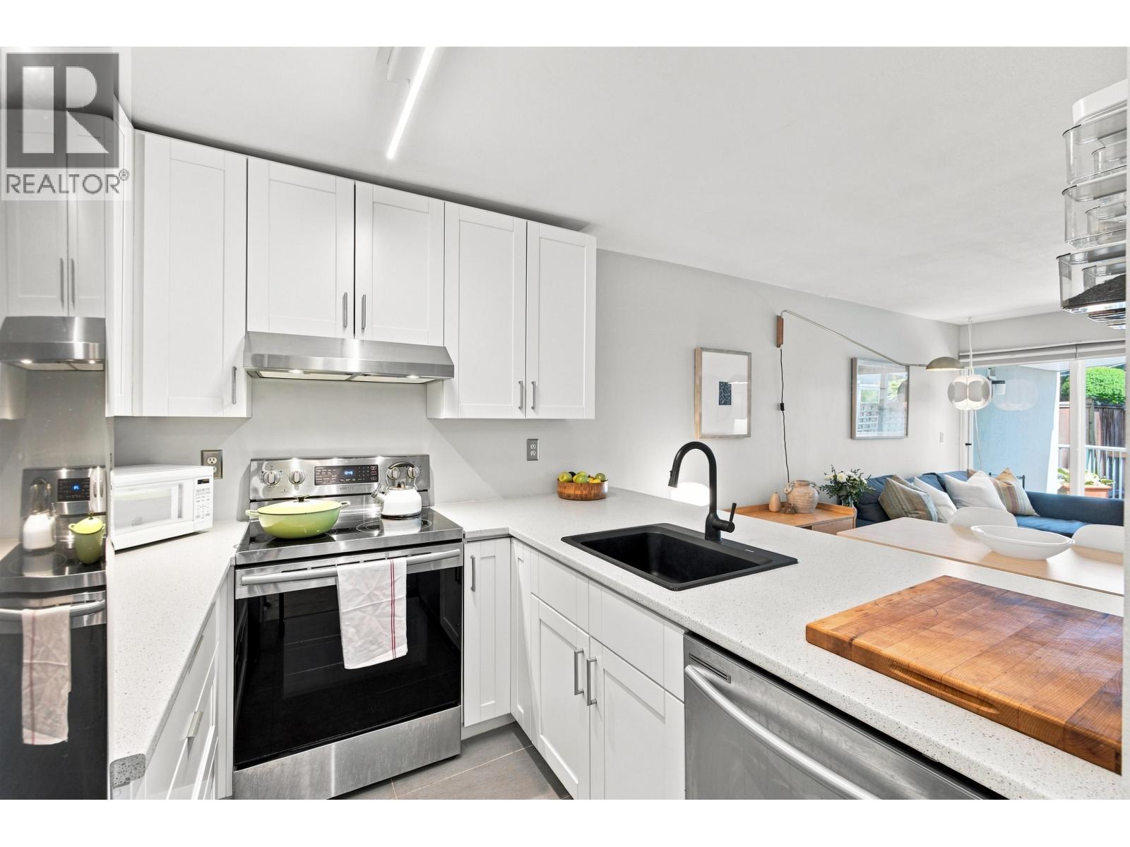 108 2020 W 8th Avenue, Vancouver, British Columbia  V6J 1W5 - Photo 10 - R3152050