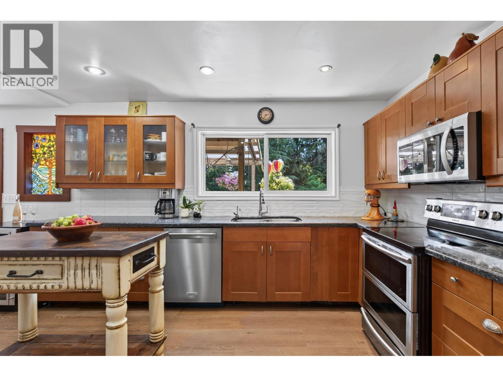 517 Ailsa Avenue, Port Moody, British Columbia  V3H 1A5 - Photo 11 - R3152052