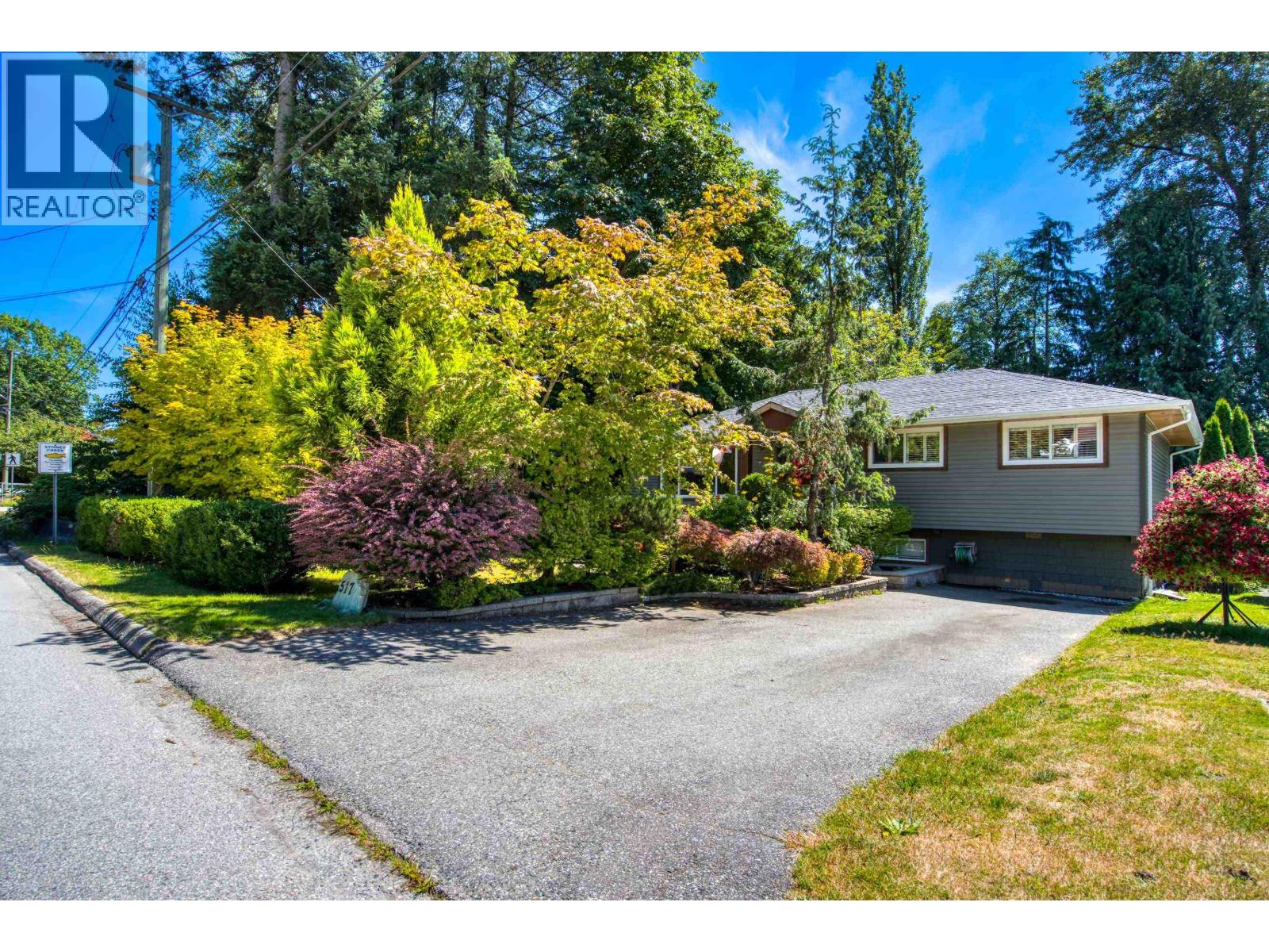 517 Ailsa Avenue, Port Moody, British Columbia  V3H 1A5 - Photo 3 - R3152052