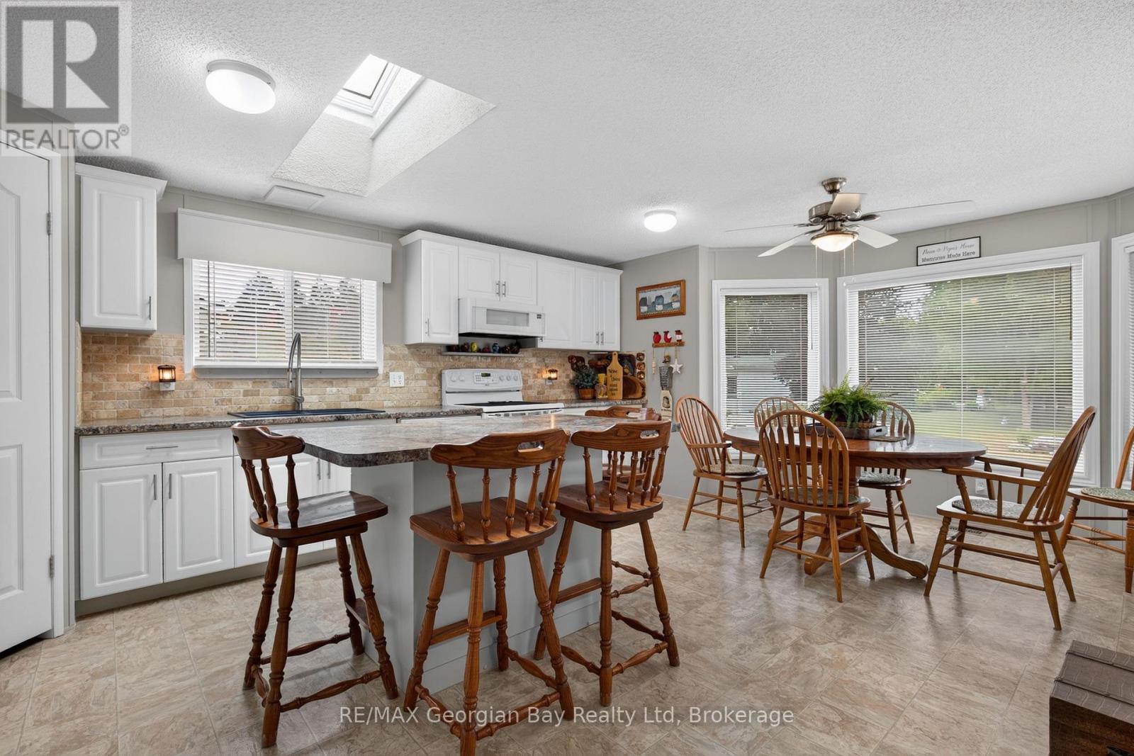 27 Scottsdale - 5411 Elliott Side Road, Tay, Ontario  L4R 4K3 - Photo 3 - S13634044