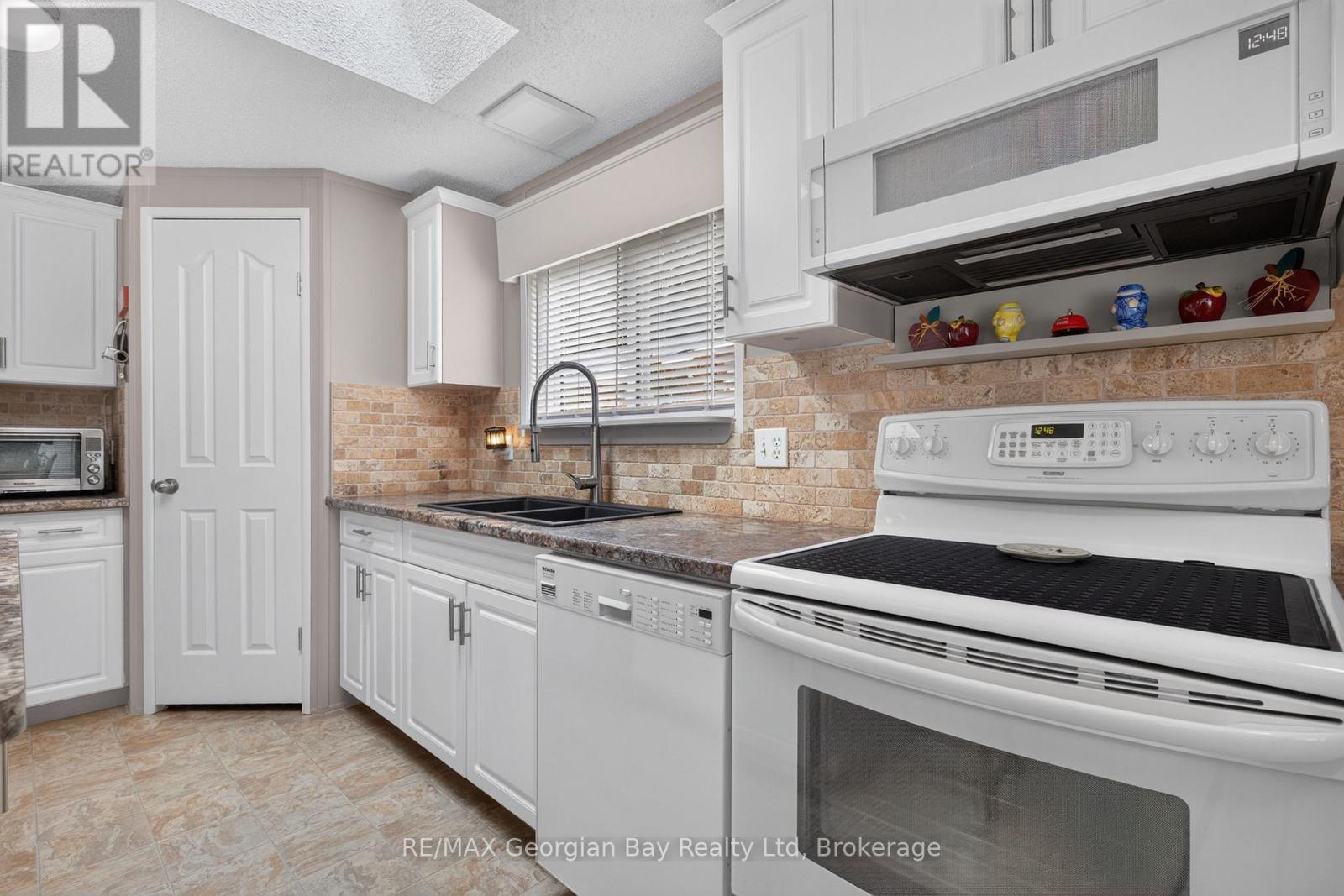 27 Scottsdale - 5411 Elliott Side Road, Tay, Ontario  L4R 4K3 - Photo 6 - S13634044