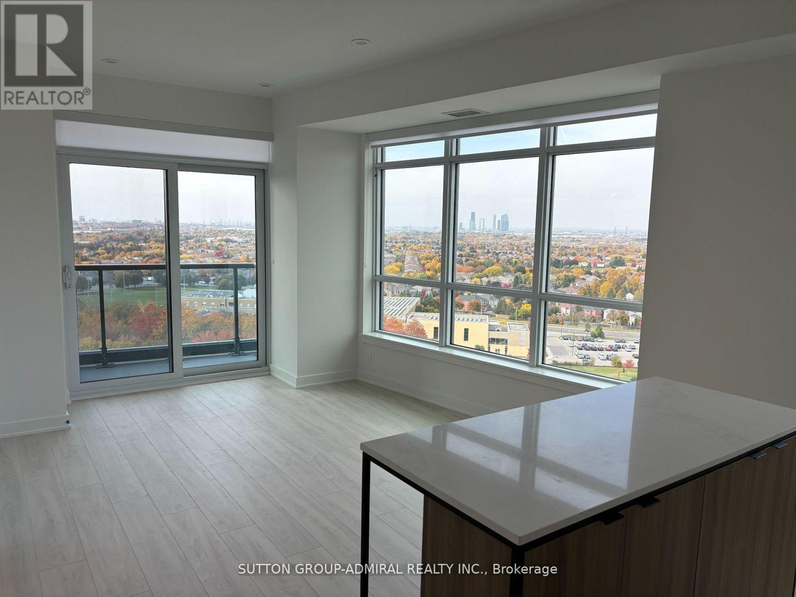 A1505 - 30 Upper Mall Way, Vaughan, Ontario  L4J 0L7 - Photo 3 - N13633958