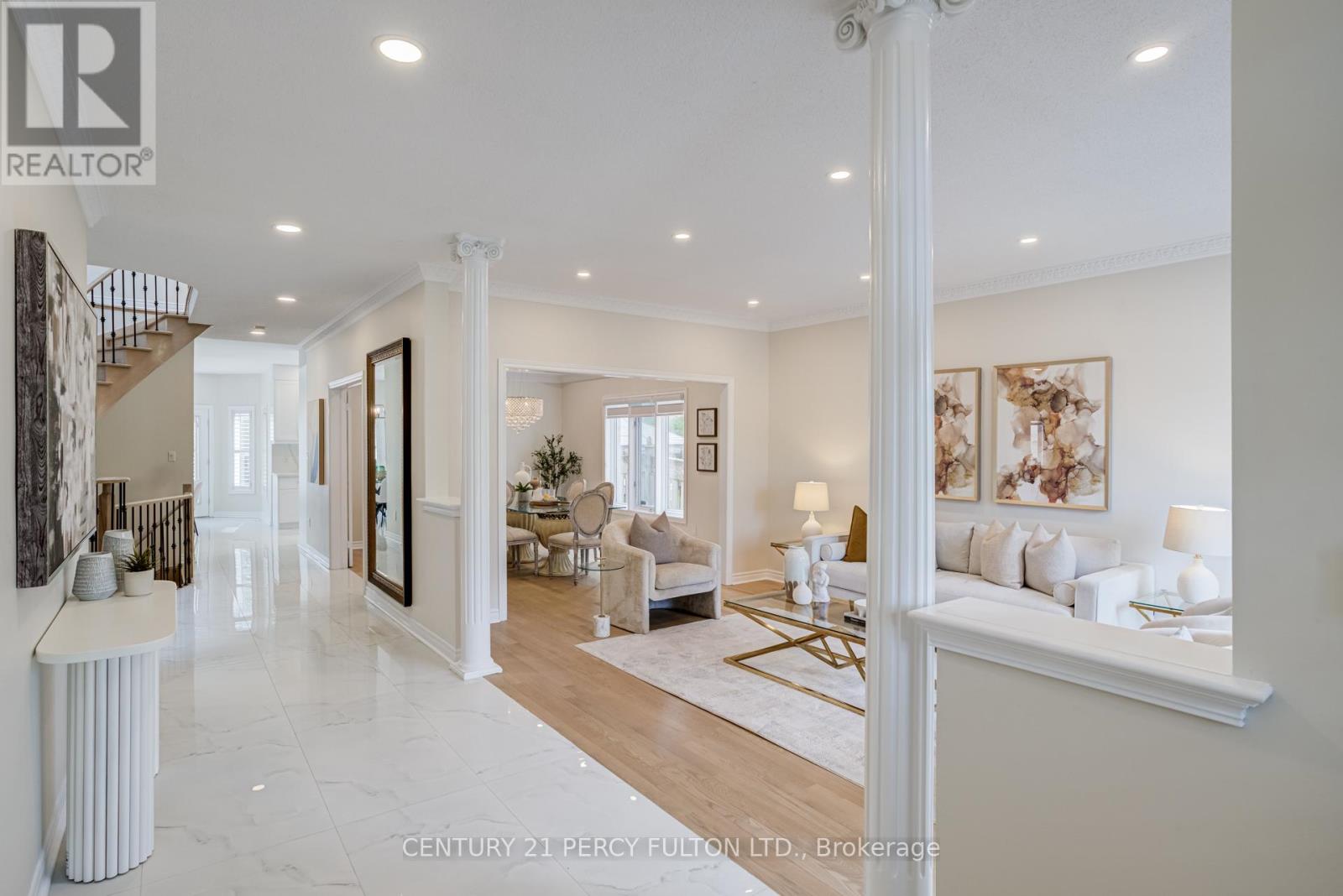 118 Village Gate Drive, Markham, Ontario  L6C 1W5 - Photo 3 - N13634100