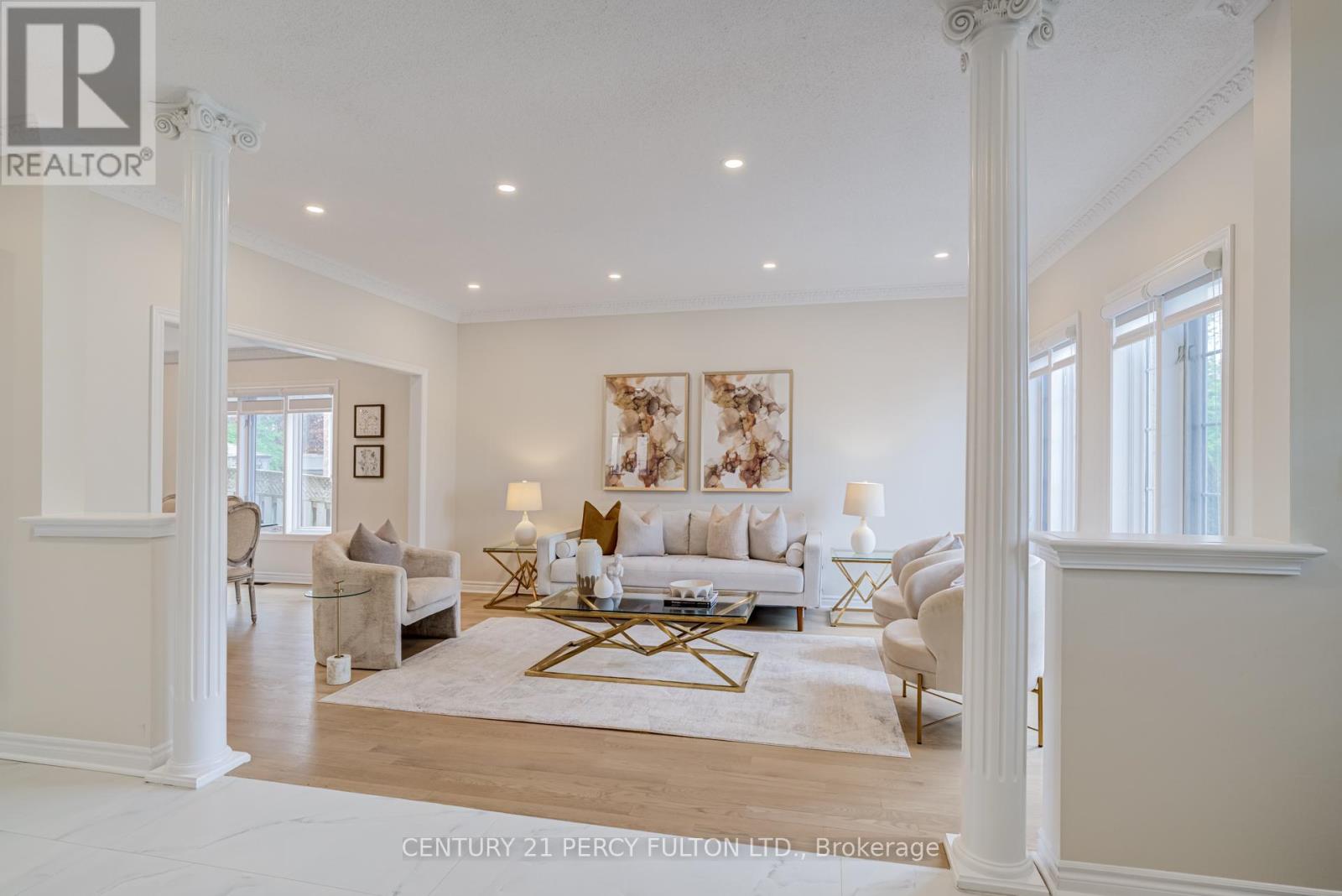 118 Village Gate Drive, Markham, Ontario  L6C 1W5 - Photo 4 - N13634100