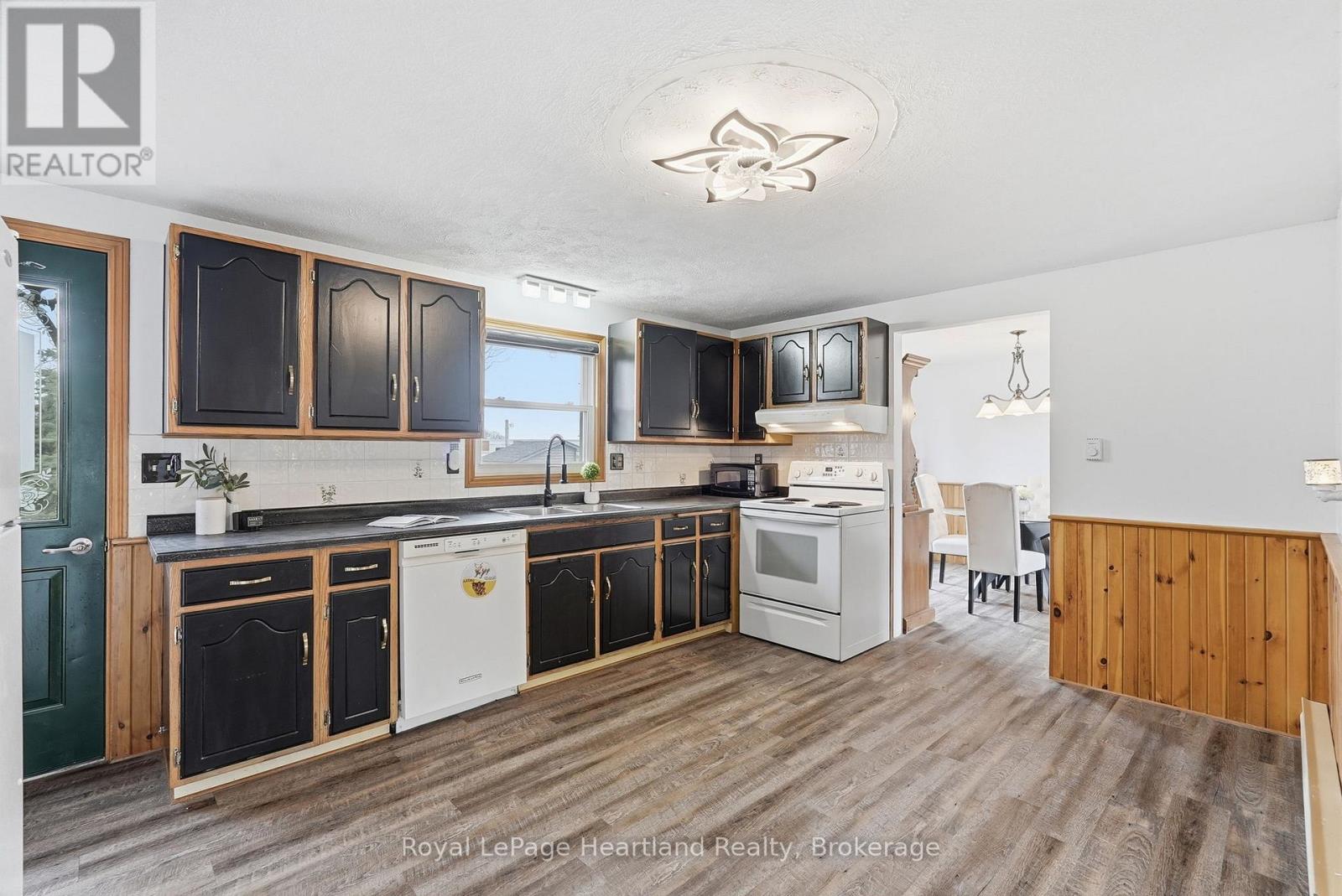 284 Manor Road, North Huron (Wingham), Ontario  N0G 2W0 - Photo 18 - X13634010