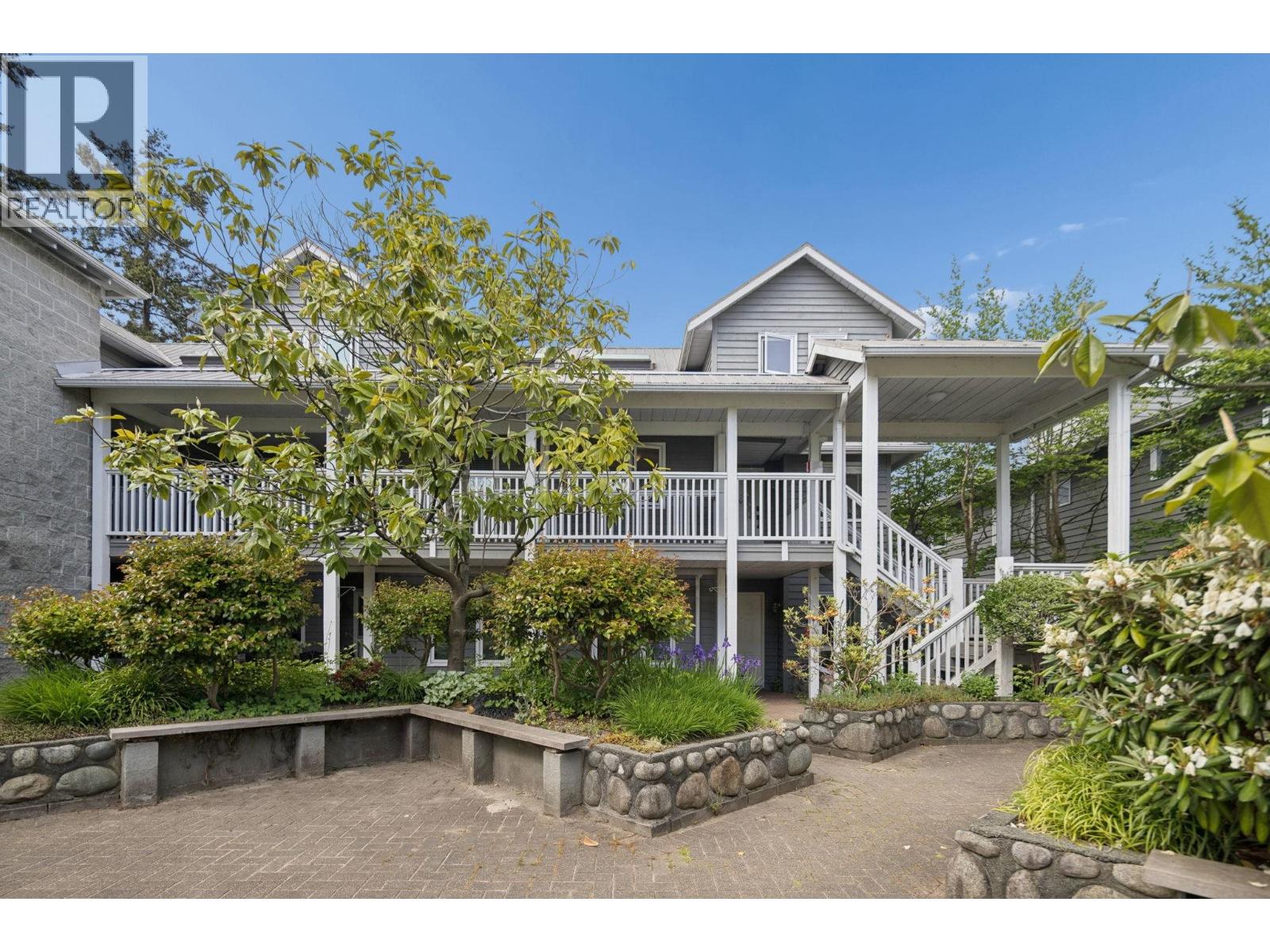 207 1518 BOWSER AVENUE, North Vancouver, British Columbia
