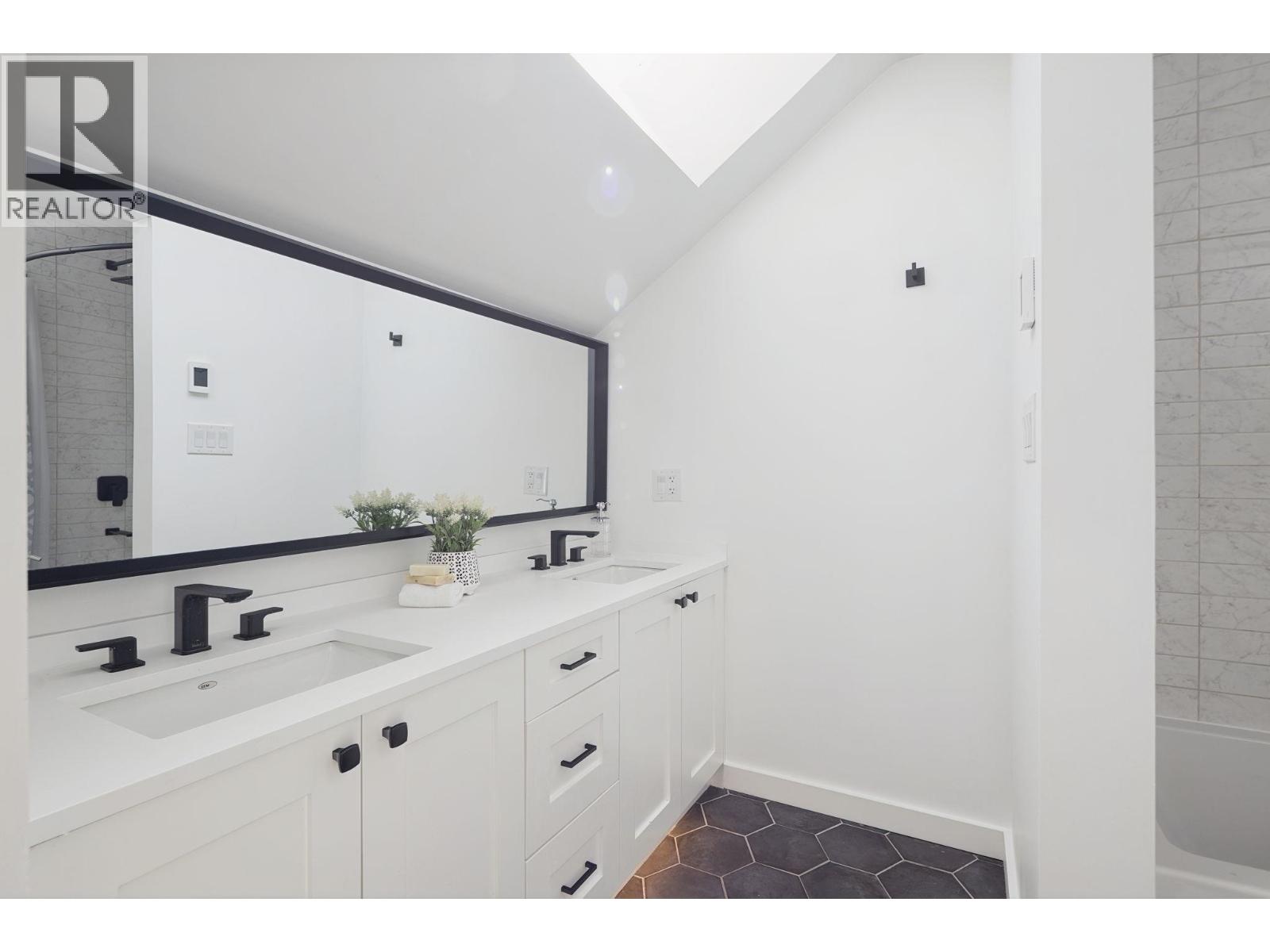 207 1518 Bowser Avenue, North Vancouver, British Columbia  V7P 2Y3 - Photo 6 - R3138863