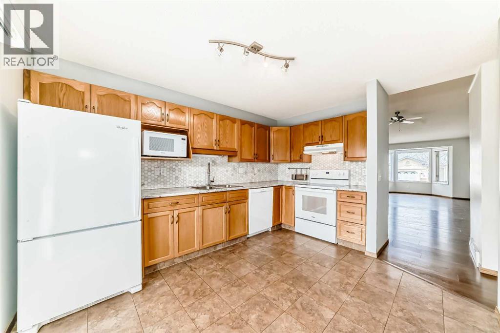 16 Edenwold Green NW, Calgary, Alberta T3A 5B8 - Photo 4 - A2333321