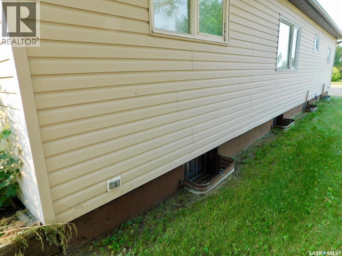 40 Edouard Beaupre Street, Willow Bunch, Saskatchewan  S0H 4K0 - Photo 28 - SK044430