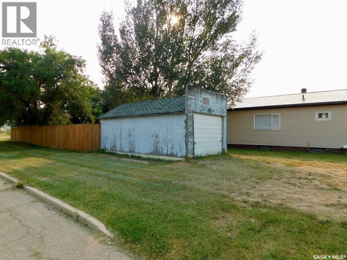 40 Edouard Beaupre Street, Willow Bunch, Saskatchewan  S0H 4K0 - Photo 35 - SK044430