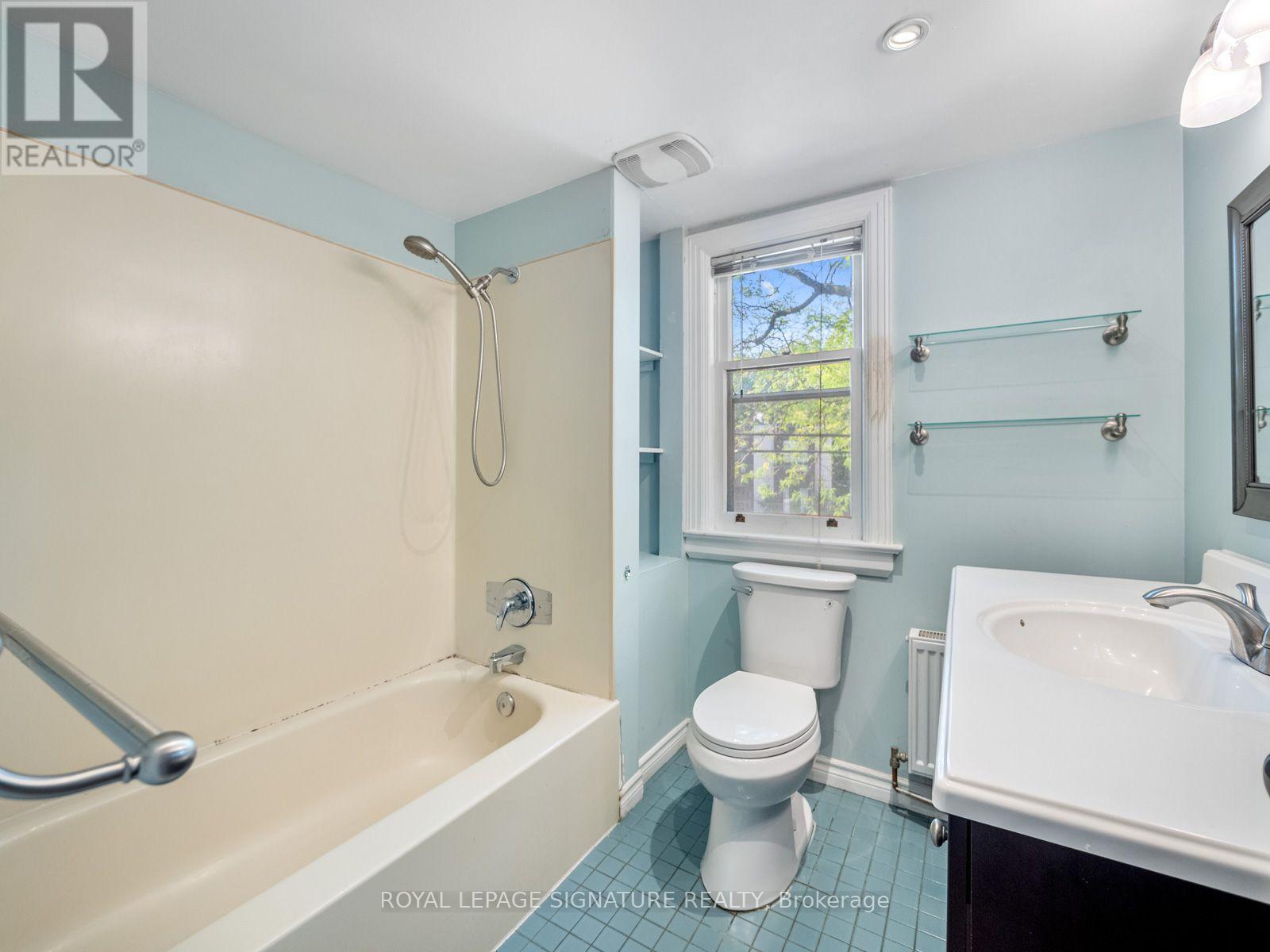 511 Donlands Avenue, Toronto, Ontario  M4J 3S4 - Photo 20 - E13587830