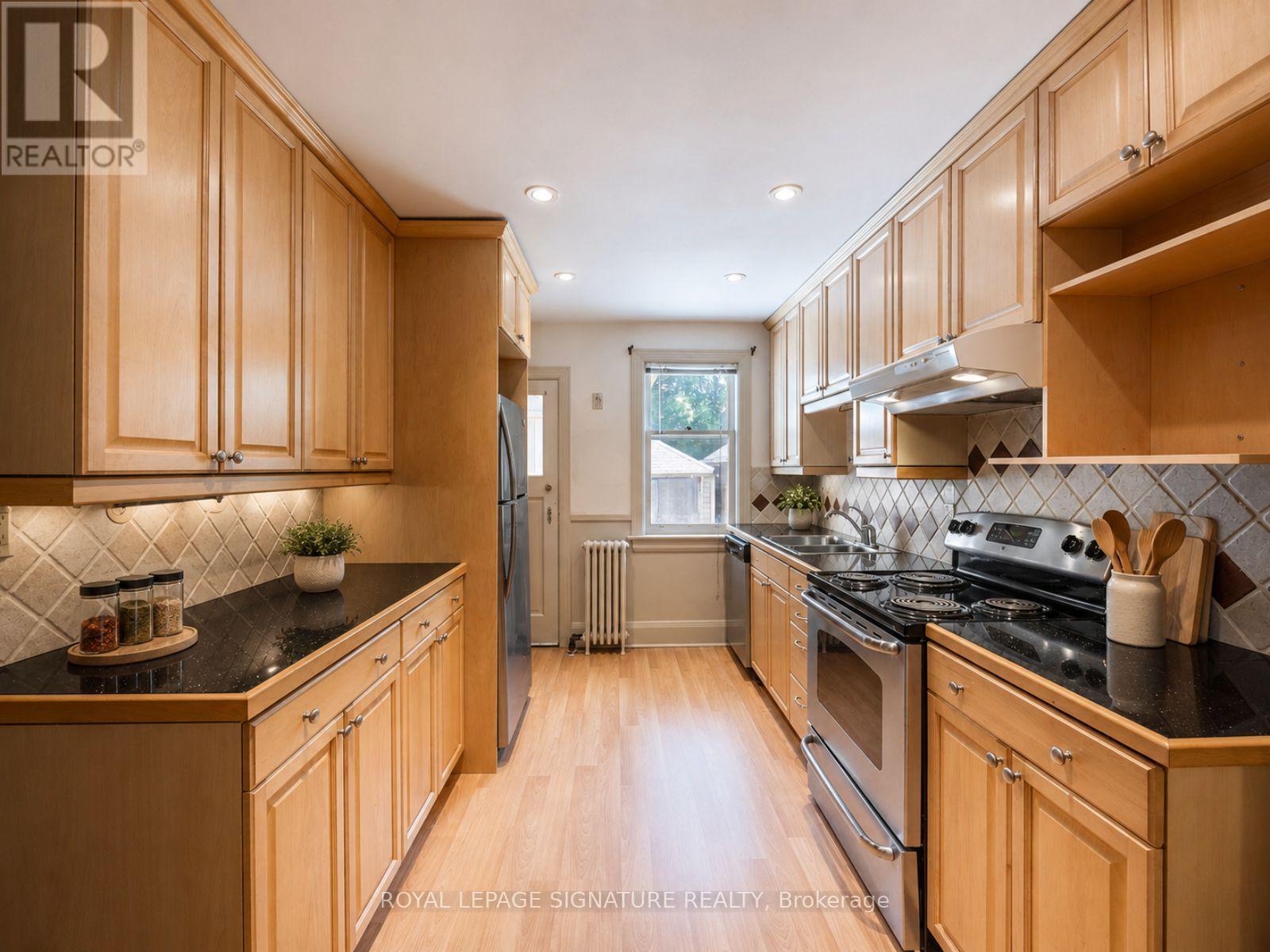 511 Donlands Avenue, Toronto, Ontario  M4J 3S4 - Photo 13 - E13587830
