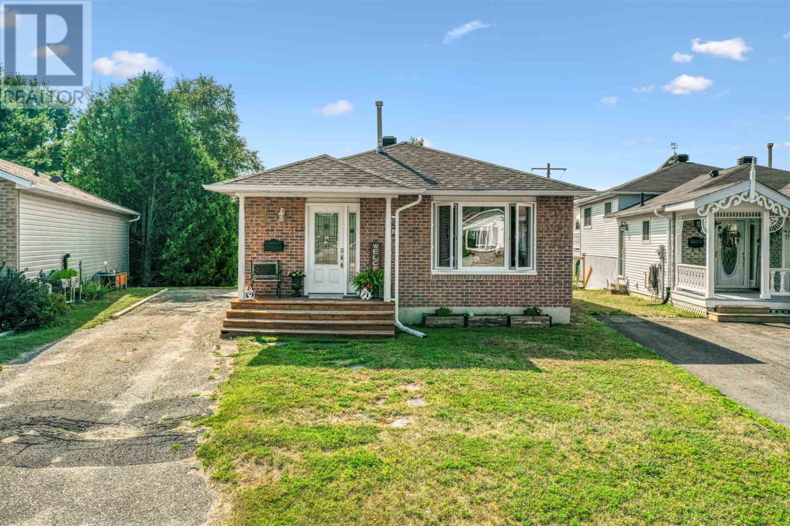 54 Beaumier CRES, Elliot Lake, Ontario