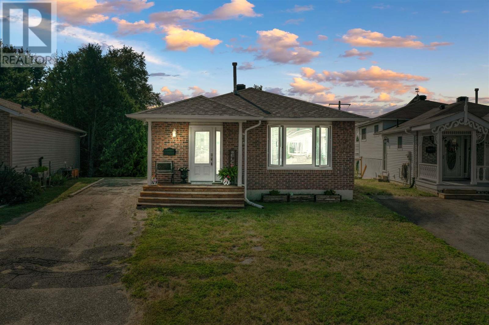 54 Beaumier Cres, Elliot Lake, Ontario  P5A 2Z1 - Photo 2 - SM262035