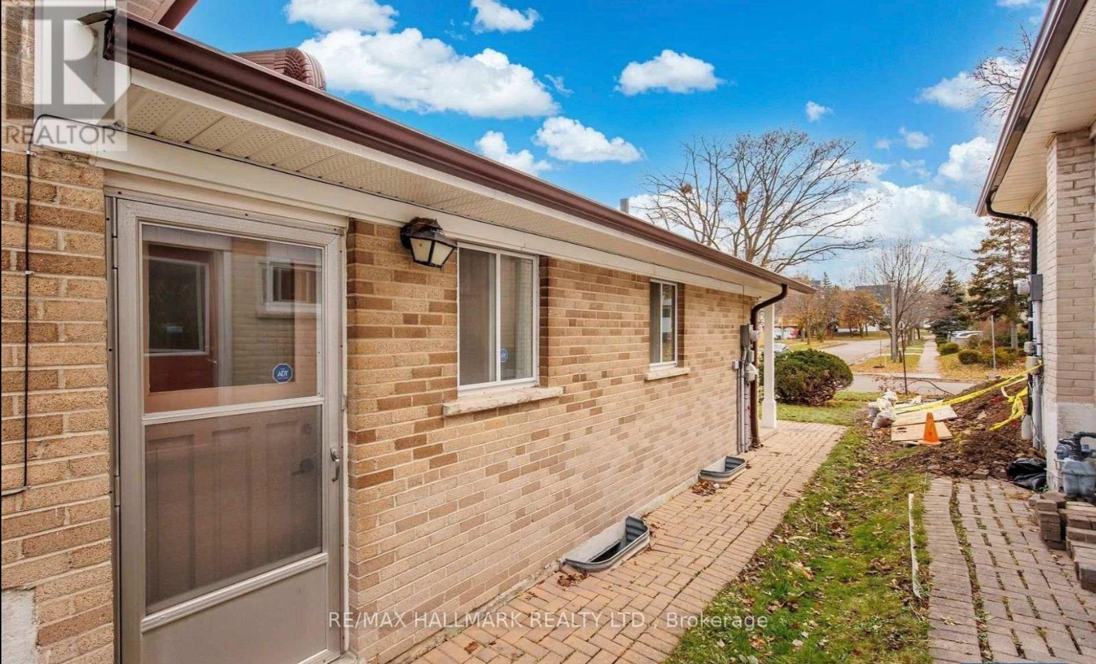 Lower - 12 Wardencourt Drive, Toronto, Ontario  M1T 2H3 - Photo 2 - E13539140