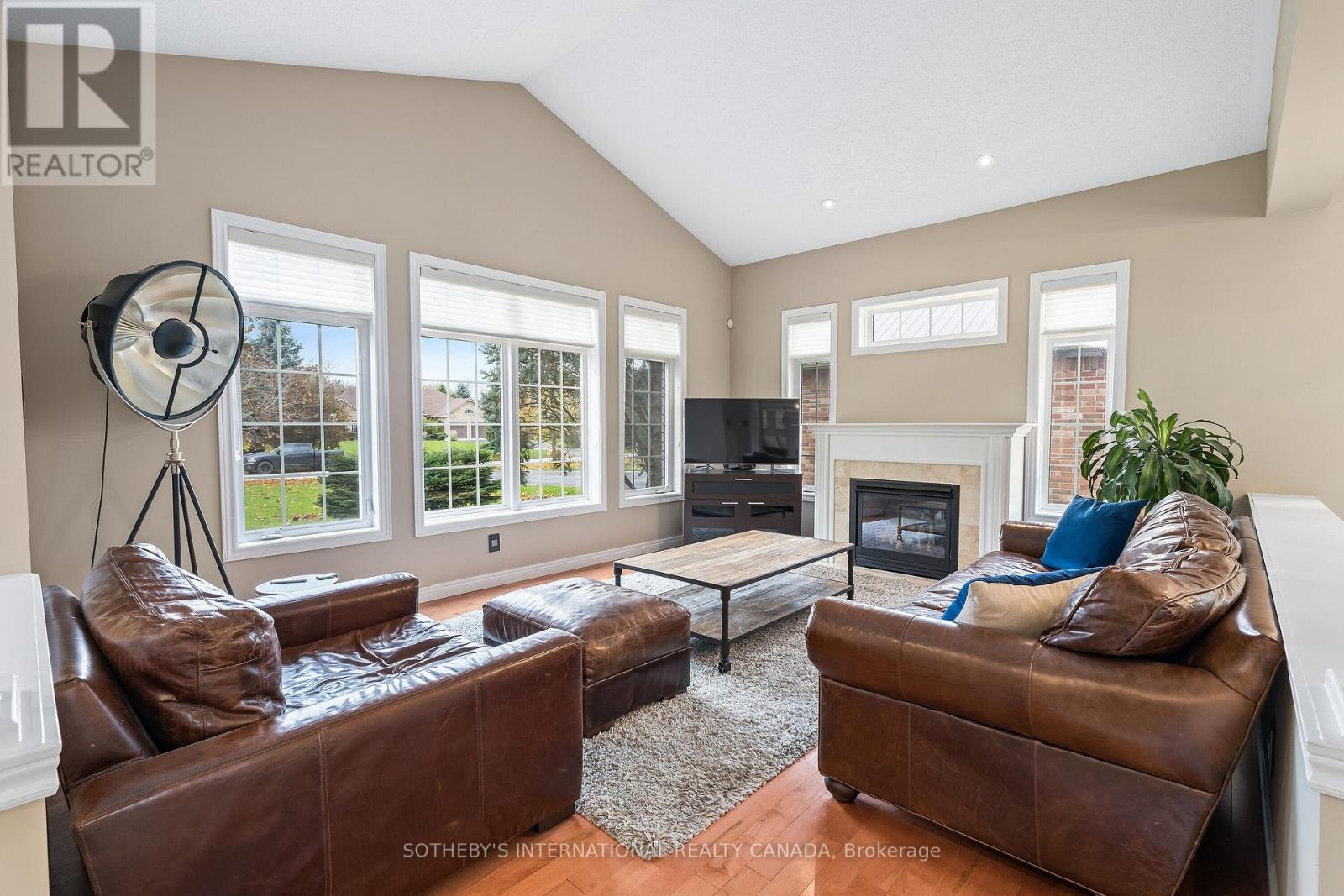 159 Delarmbro Drive, Erin, Ontario  N0B 1T0 - Photo 6 - X12945718