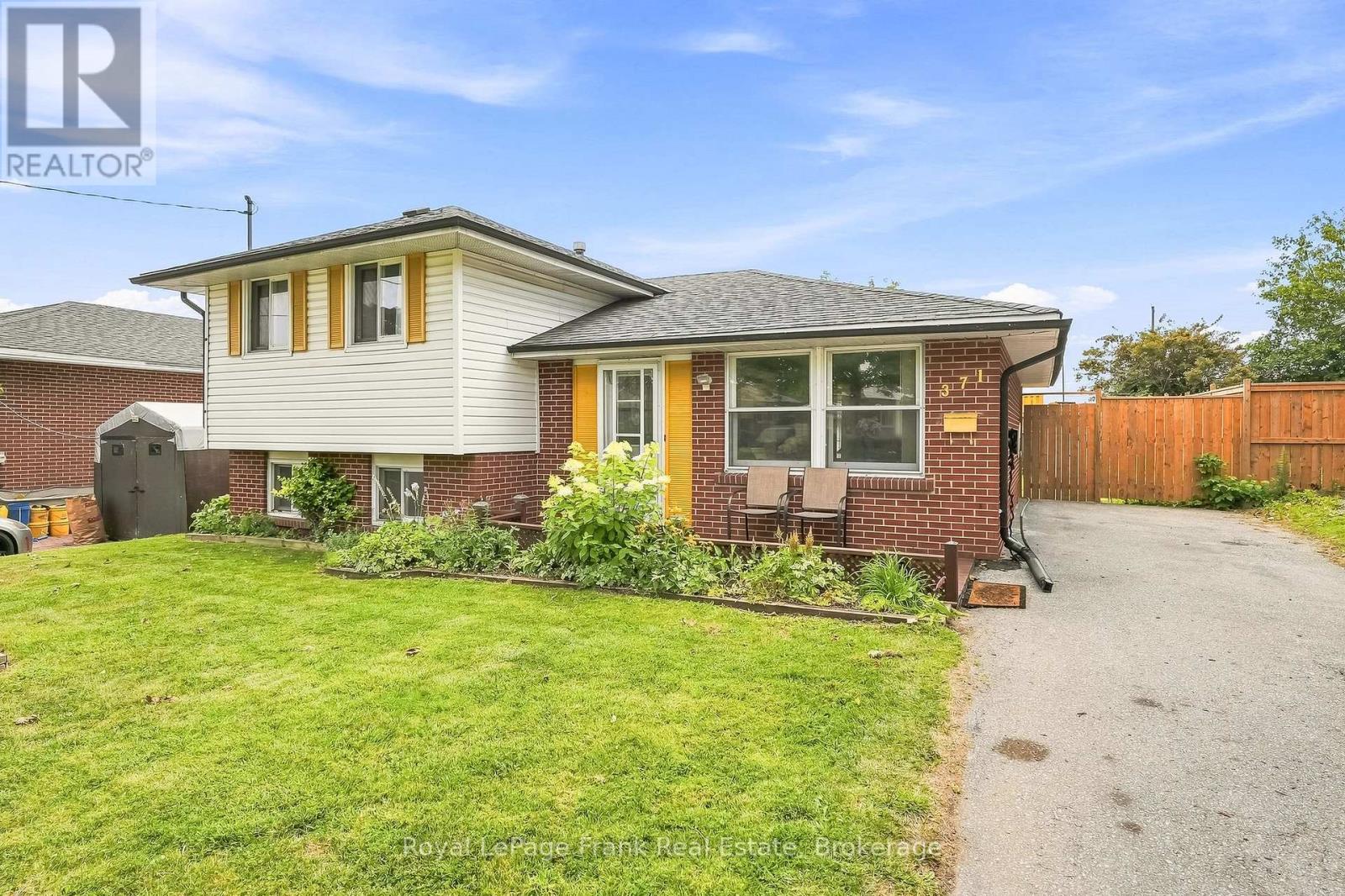 371 TRAFALGAR AVENUE, Oshawa, Ontario