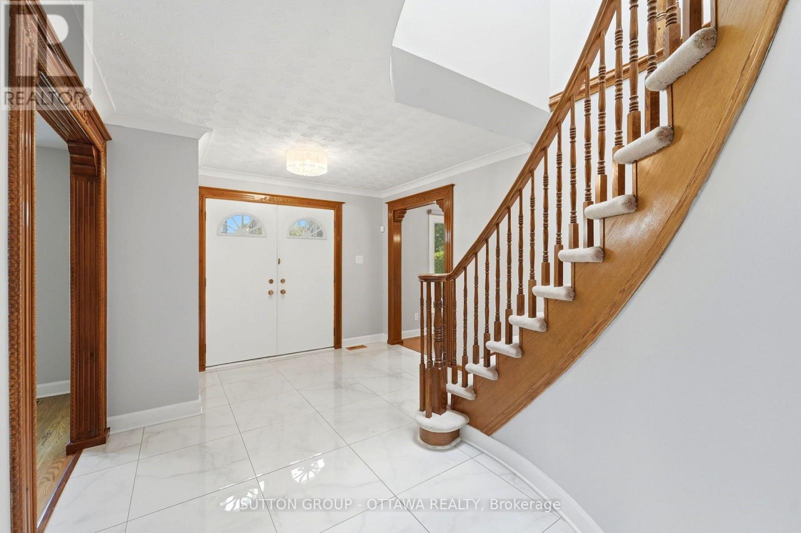29 Chesswood Court, Ottawa, Ontario K2E 7E3 - Photo 3 - X13634192
