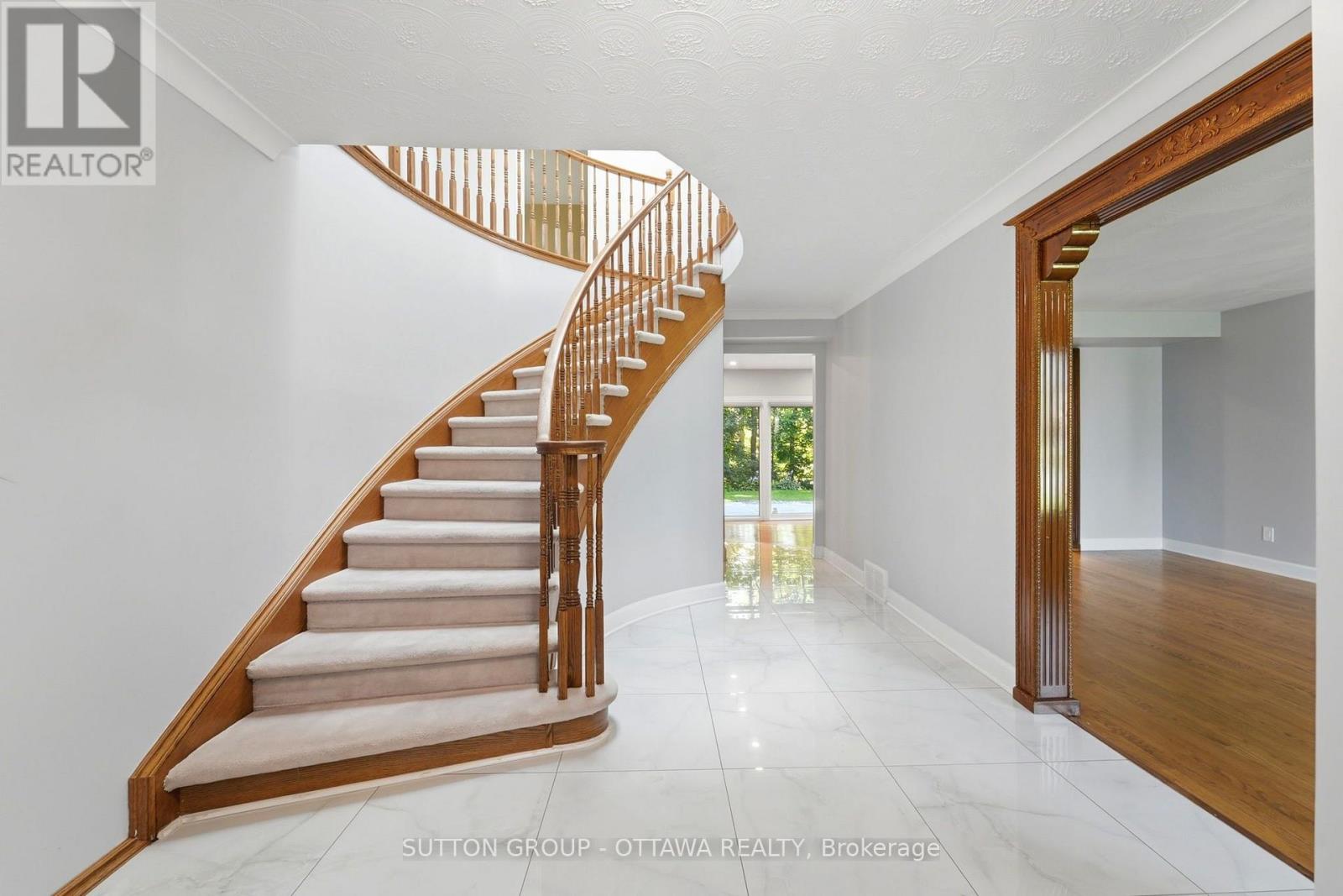 29 Chesswood Court, Ottawa, Ontario K2E 7E3 - Photo 4 - X13634192