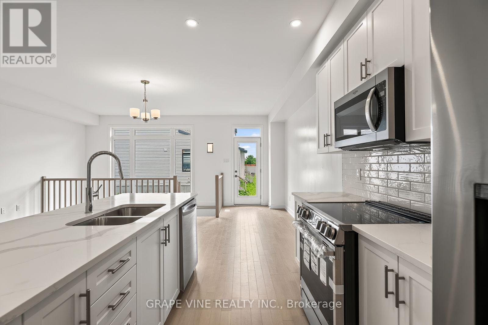 239 Monticello Avenue, Ottawa, Ontario K2S 2R8 - Photo 10 - X13634236