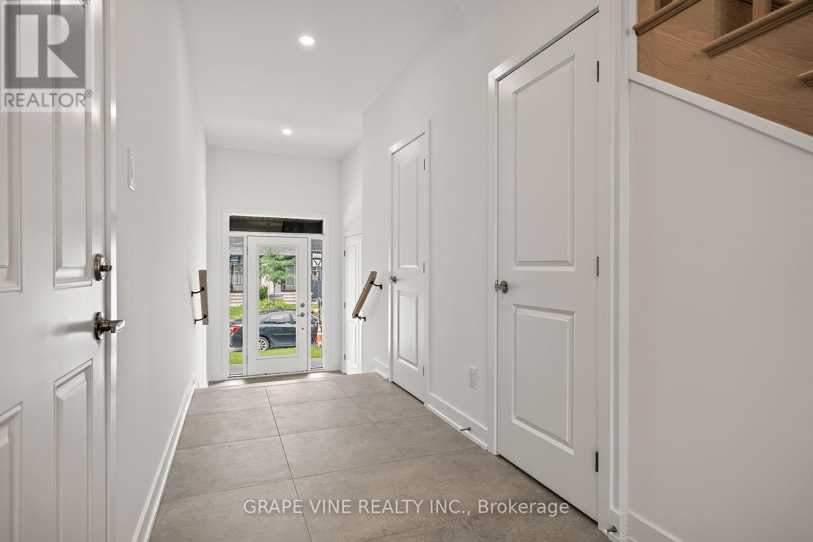 239 Monticello Avenue, Ottawa, Ontario K2S 2R8 - Photo 4 - X13634236