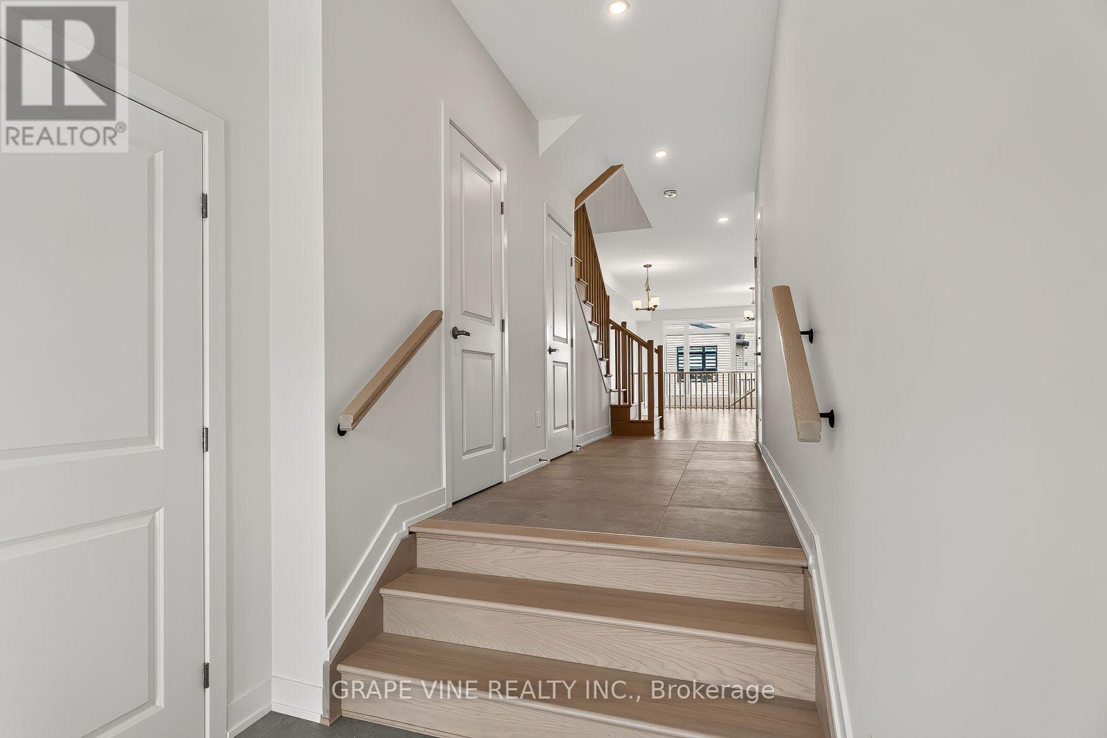 239 Monticello Avenue, Ottawa, Ontario K2S 2R8 - Photo 5 - X13634236