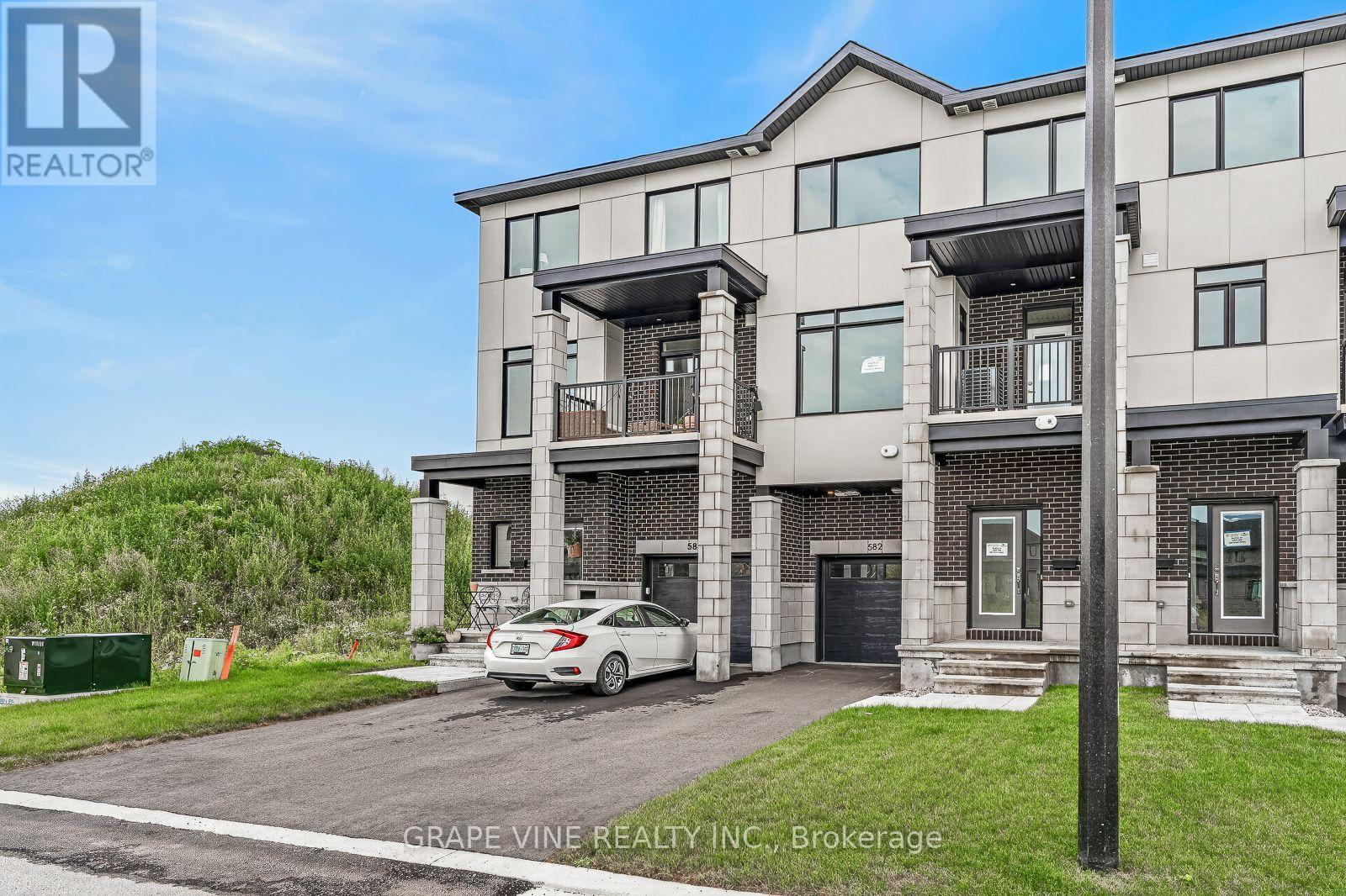 582 Arbia Ridge, Ottawa, Ontario K2S 2S4 - Photo 2 - X13634254