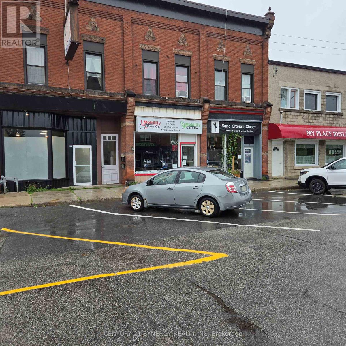 12 MAIN STREET W, Smiths Falls, Ontario
