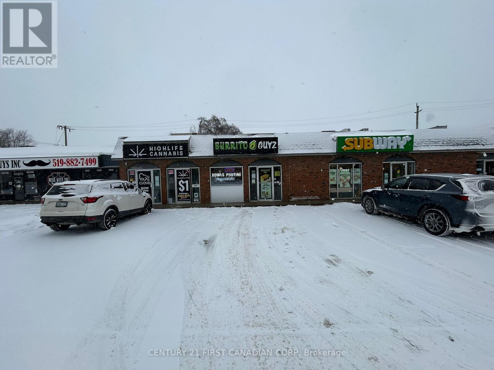 4110 Petrolia Line, Petrolia, Ontario  N0N 1R0 - Photo 2 - X12837942