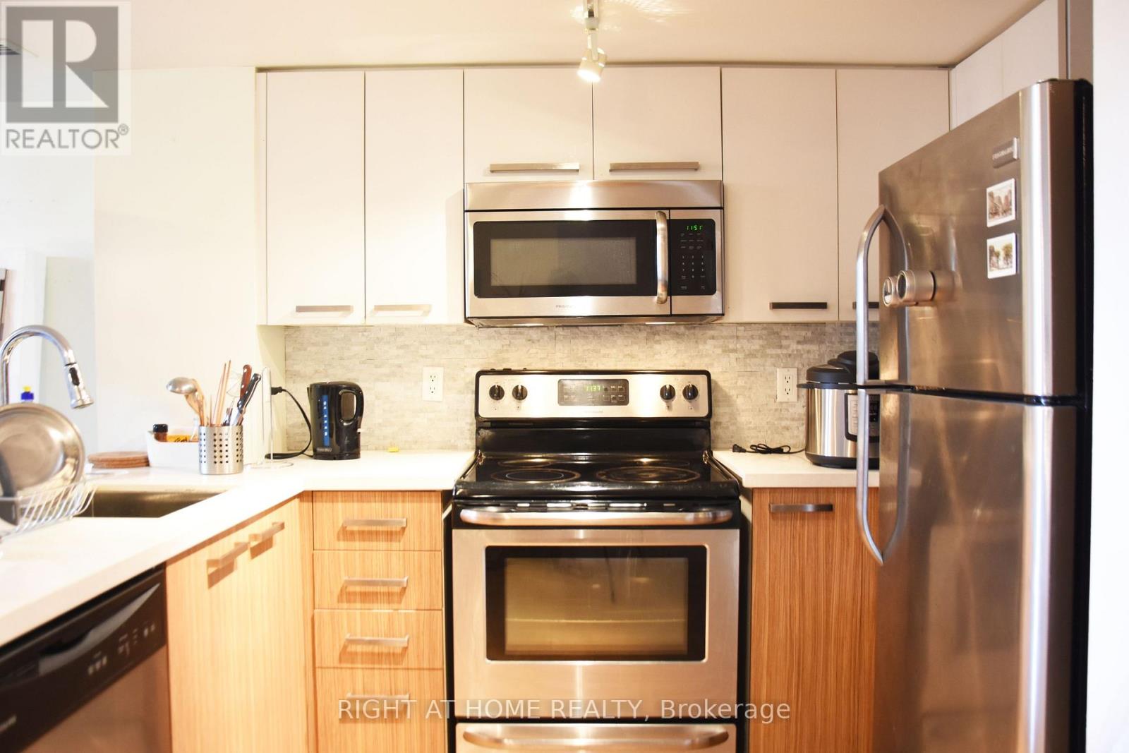 514 - 11 St Joseph Street, Toronto, Ontario  M4Y 3G4 - Photo 2 - C13634180