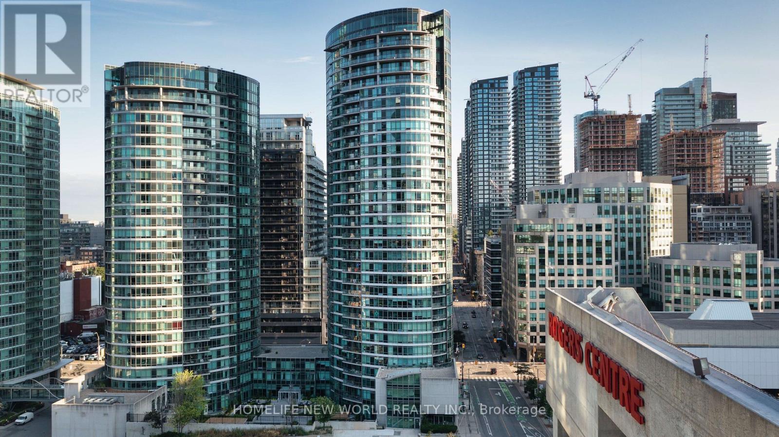 <div class="slider-price">$769,000</div><p>2607 - 361 Front Street, Toronto, Ontario</p>