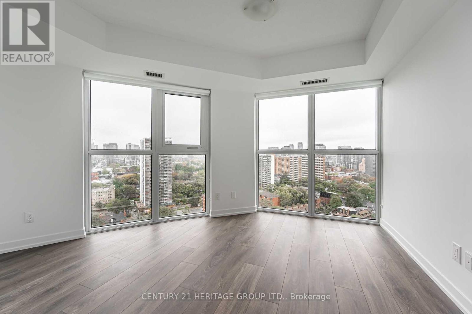 2015 - 219 DUNDAS STREET E