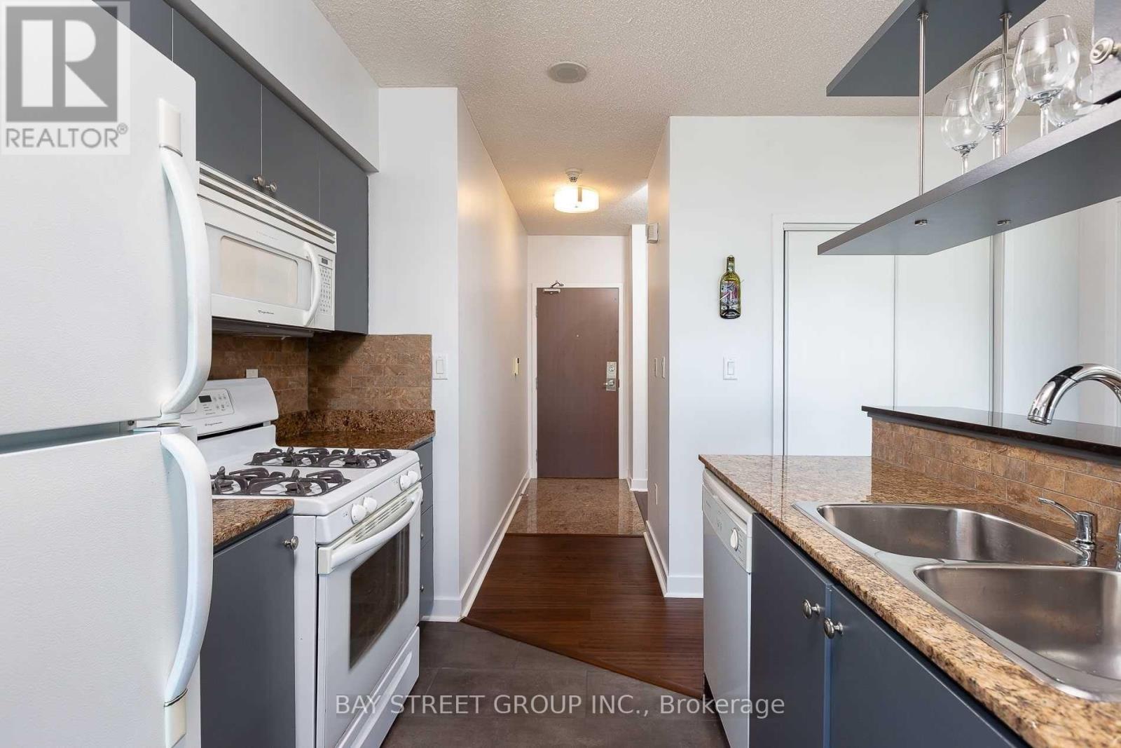 3703 - 35 Mariner Terrace, Toronto, Ontario  M5V 3V9 - Photo 10 - C13634388