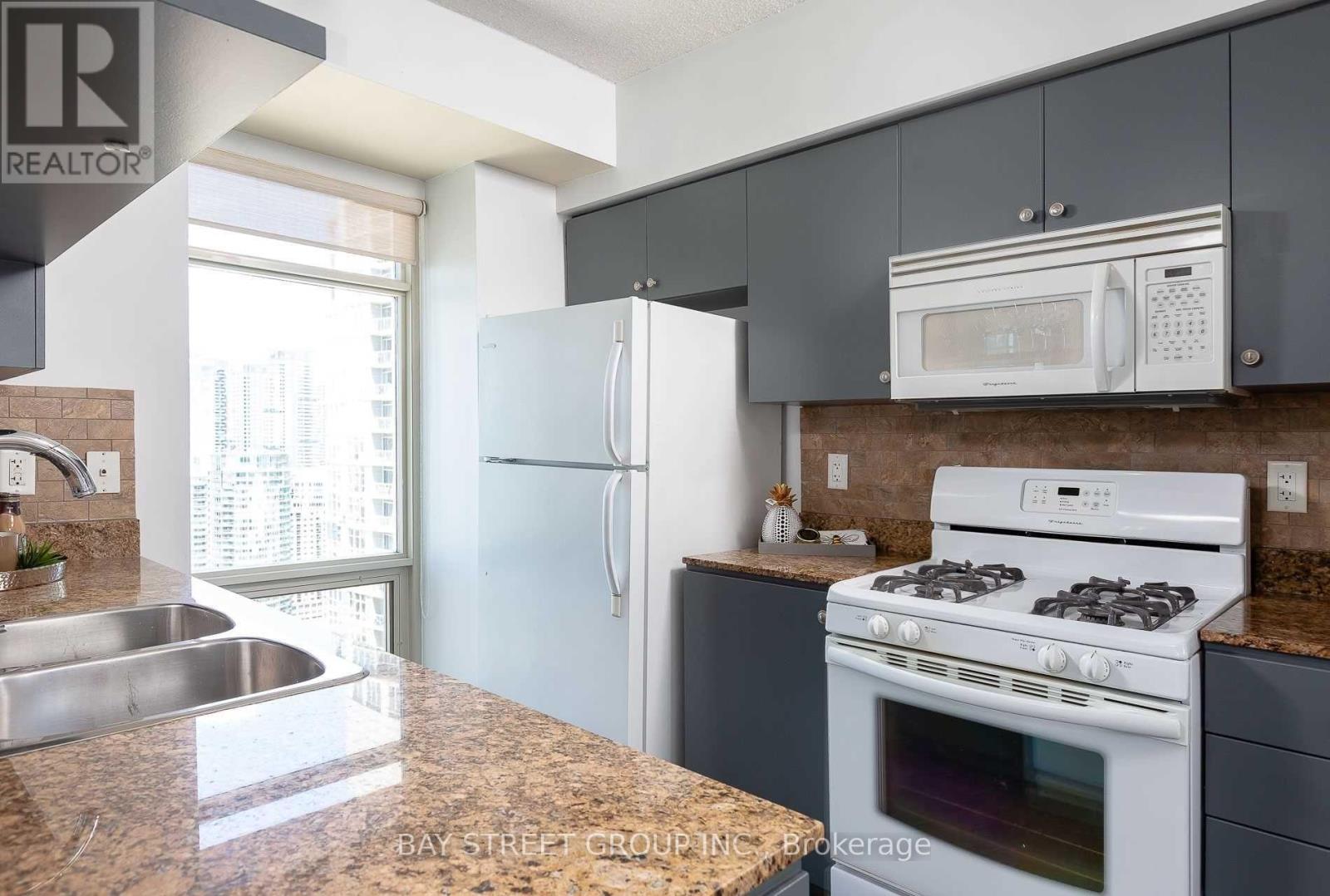 3703 - 35 Mariner Terrace, Toronto, Ontario  M5V 3V9 - Photo 13 - C13634388