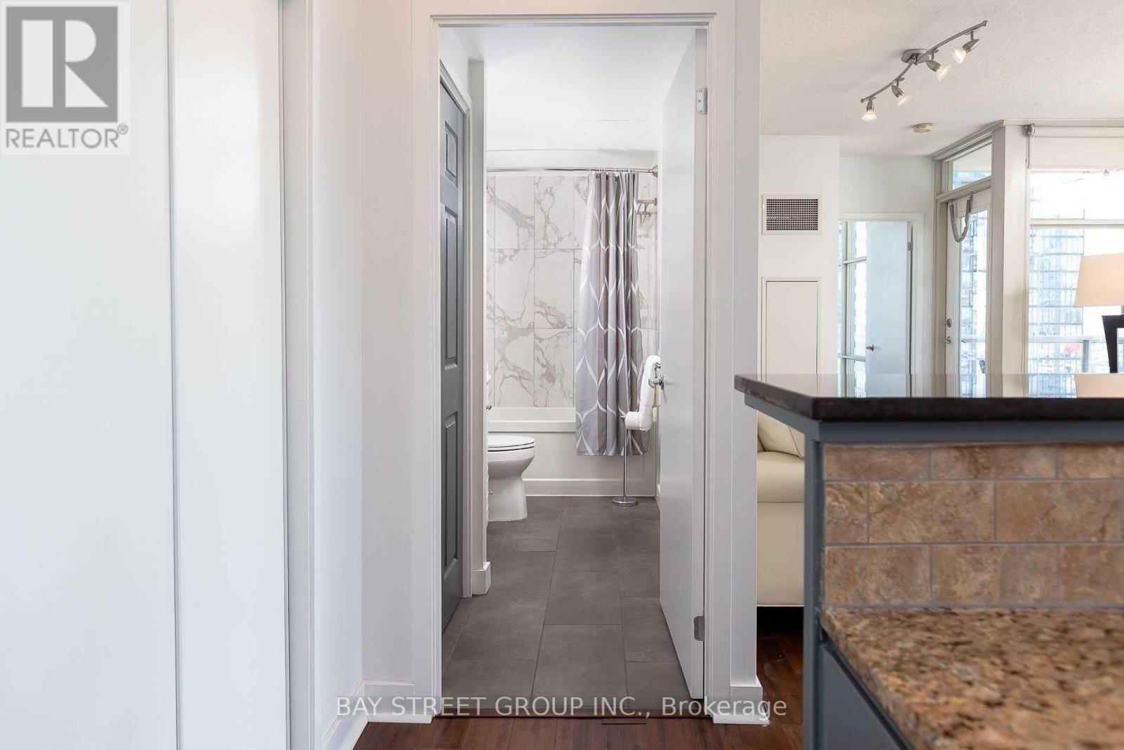 3703 - 35 Mariner Terrace, Toronto, Ontario  M5V 3V9 - Photo 27 - C13634388