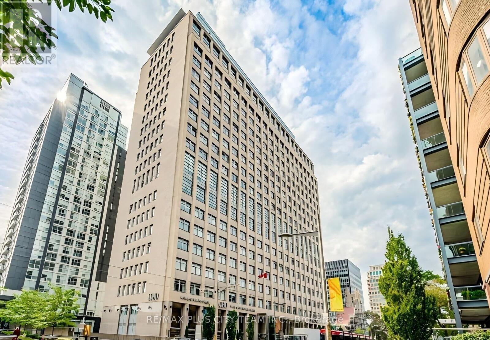 902 - 111 ST. CLAIR AVENUE W