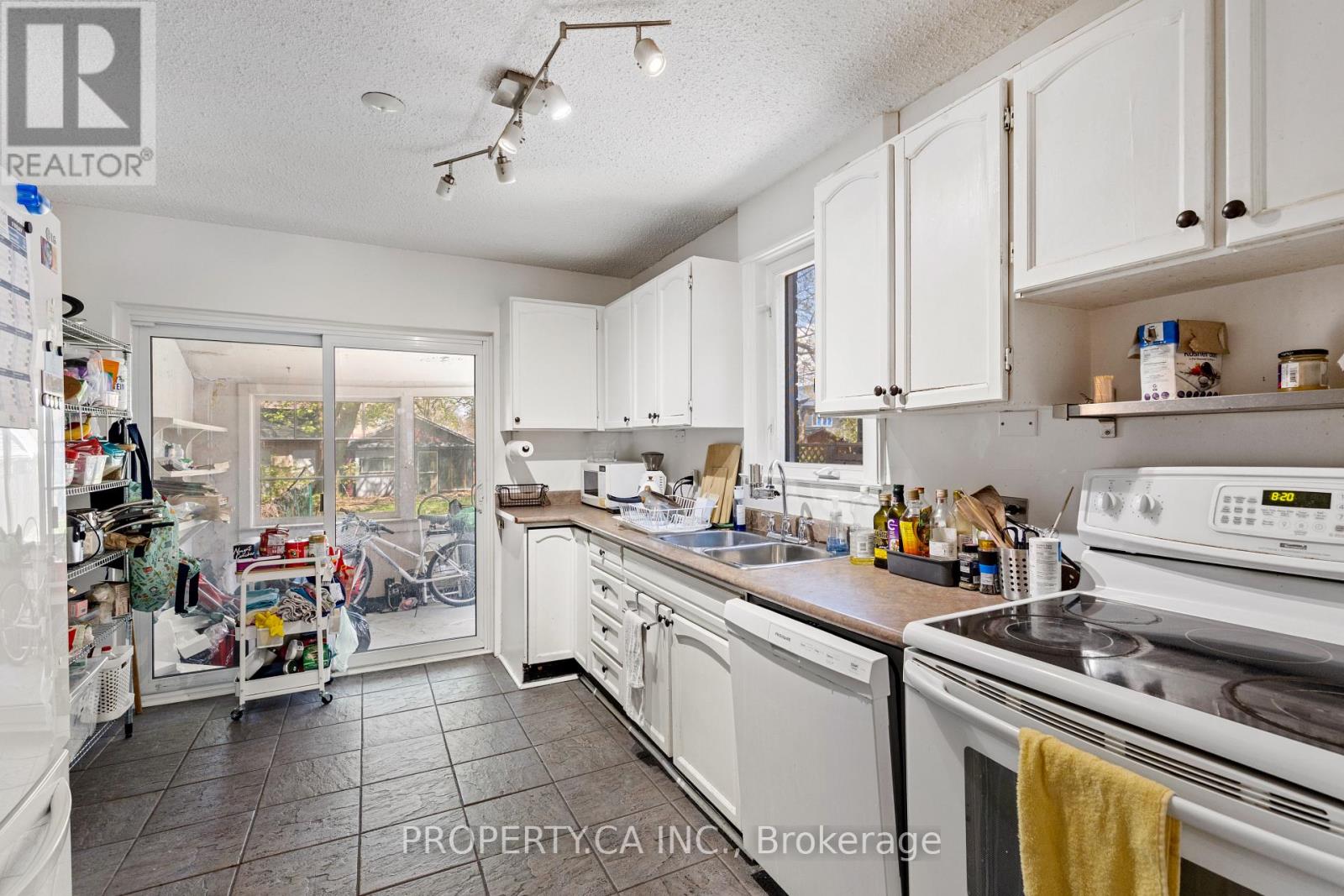 126 Stephenson Avenue, Toronto, Ontario  M4C 1G4 - Photo 10 - E13634196