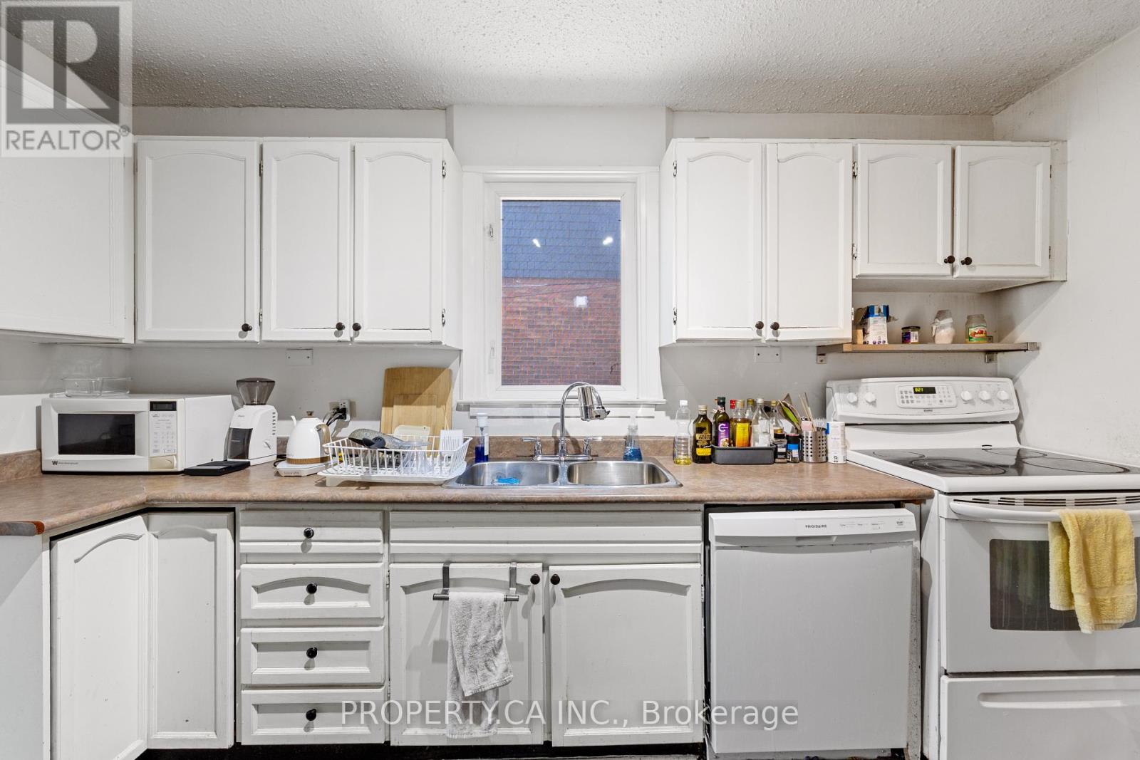 126 Stephenson Avenue, Toronto, Ontario  M4C 1G4 - Photo 12 - E13634196