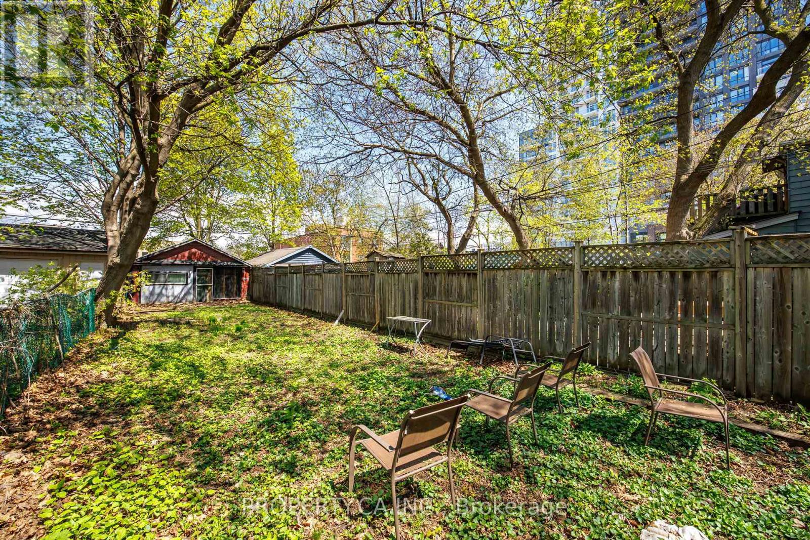 126 Stephenson Avenue, Toronto, Ontario  M4C 1G4 - Photo 2 - E13634196